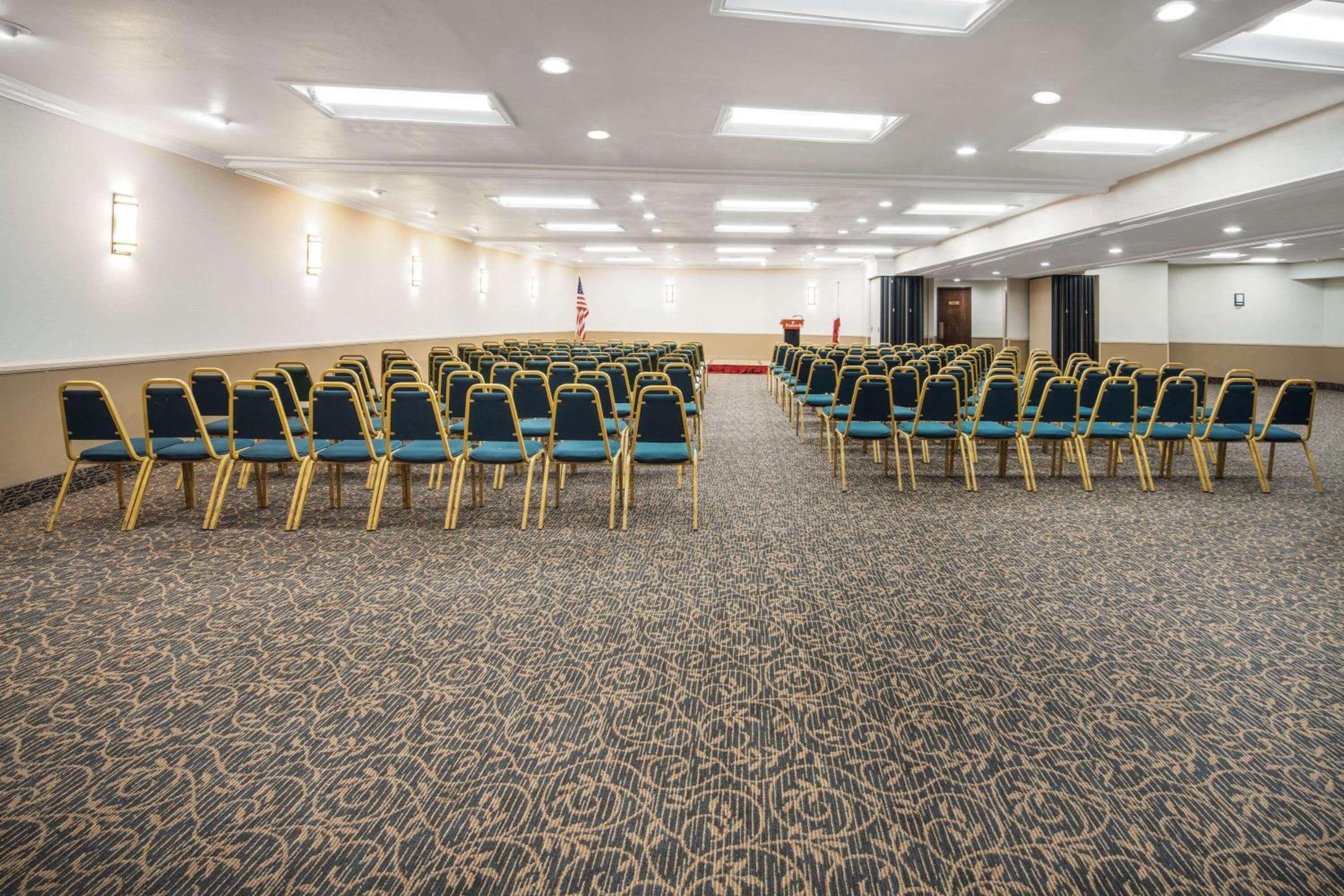 Burbank Vacations - Ramada by Wyndham Burbank Airport - Property Image 9