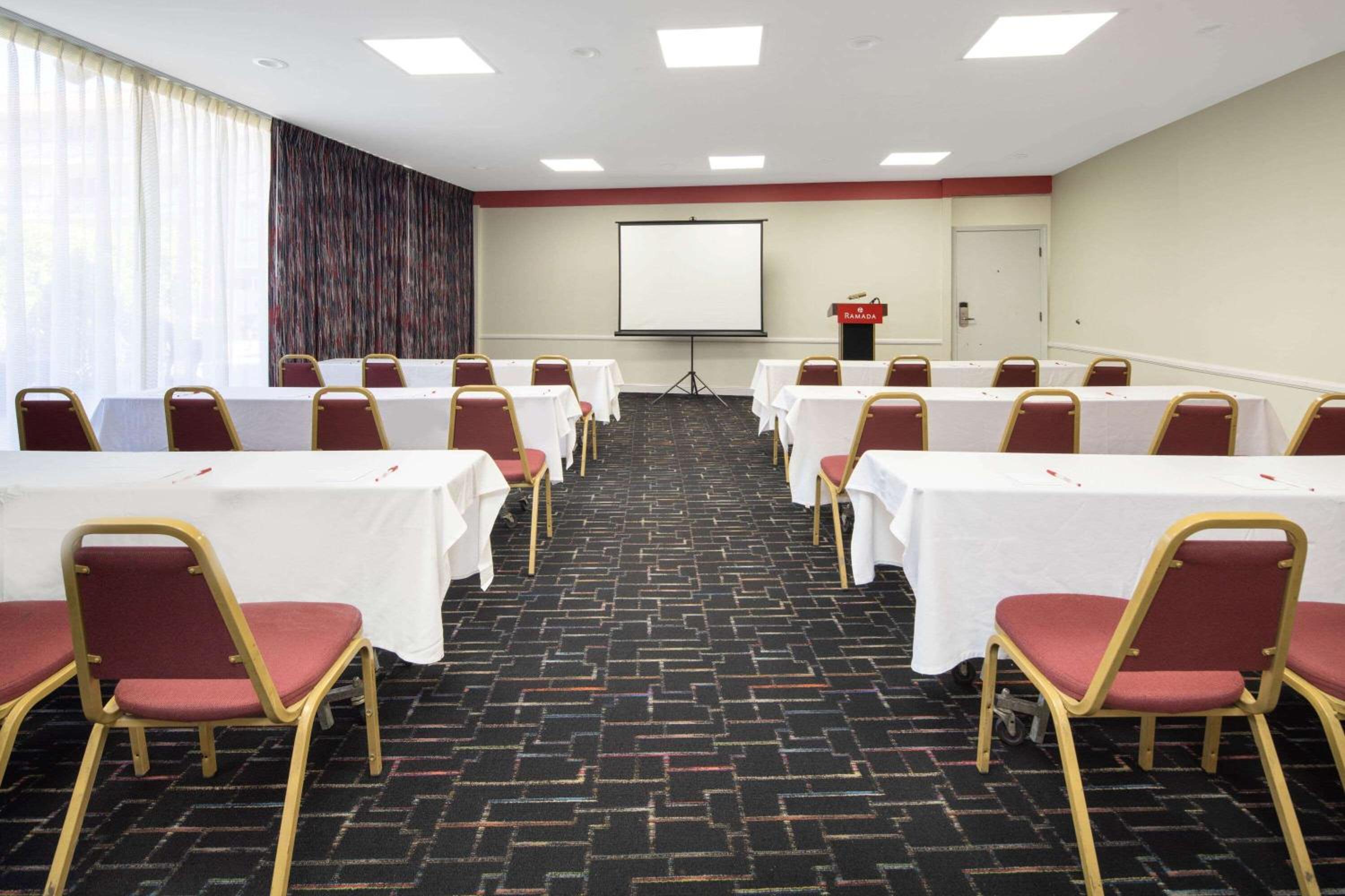 Burbank Vacations - Ramada by Wyndham Burbank Airport - Property Image 10