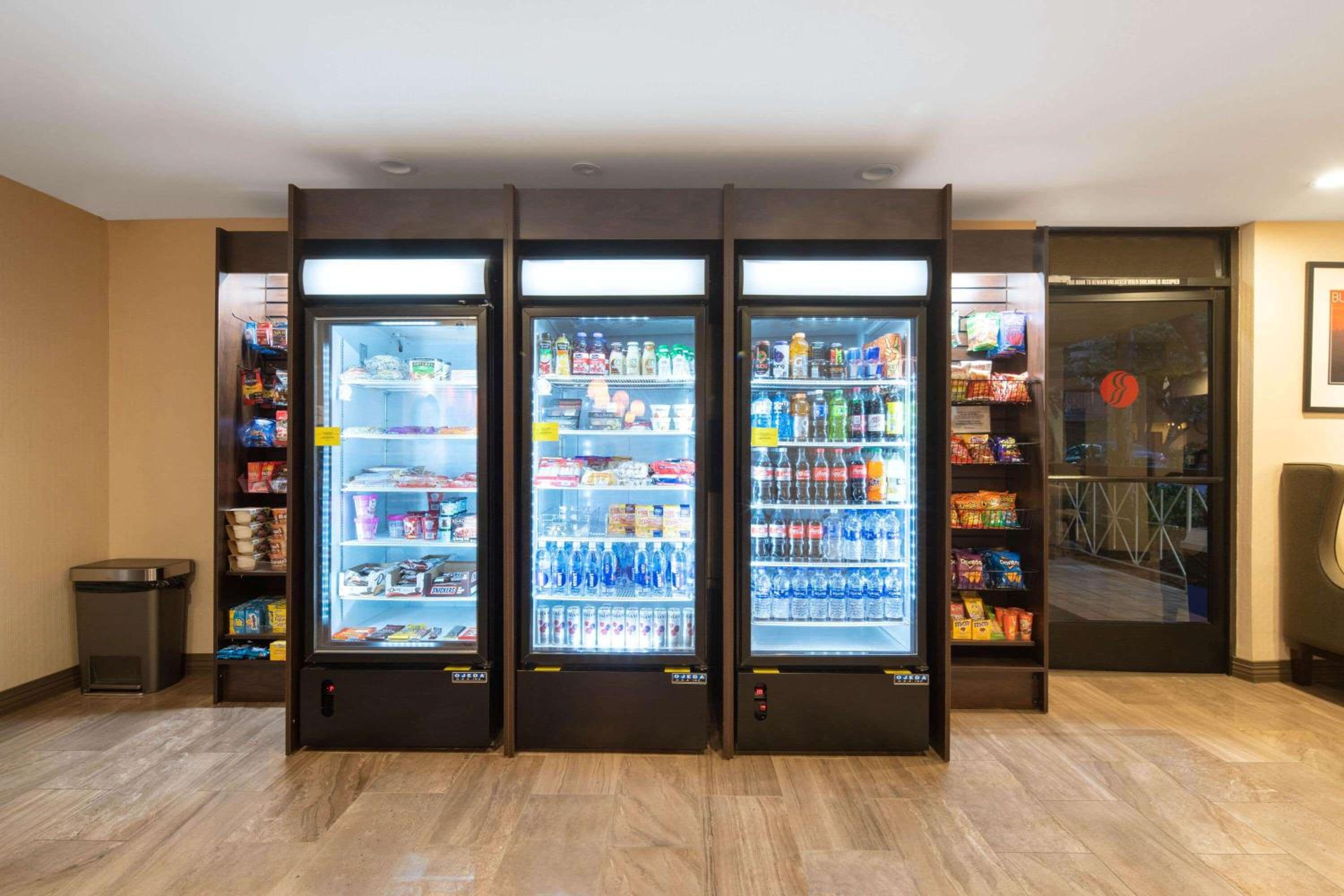 Burbank Vacations - Ramada by Wyndham Burbank Airport - Property Image 12