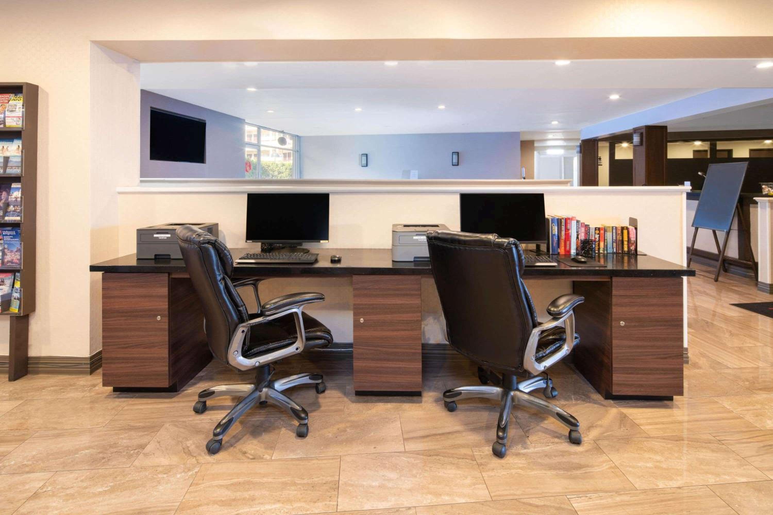 Burbank Vacations - Ramada by Wyndham Burbank Airport - Property Image 13