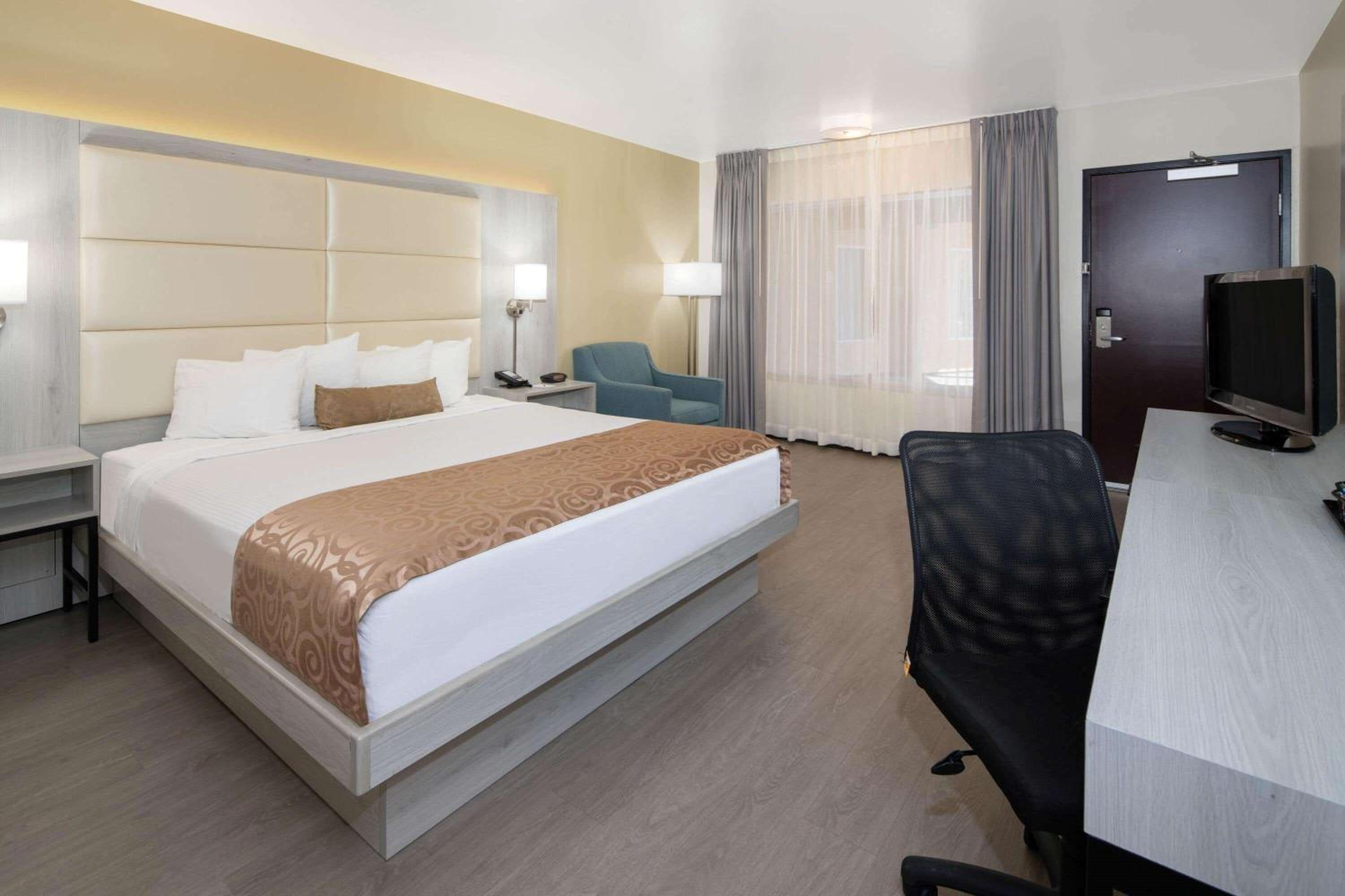 Burbank Vacations - Ramada by Wyndham Burbank Airport - Property Image 38