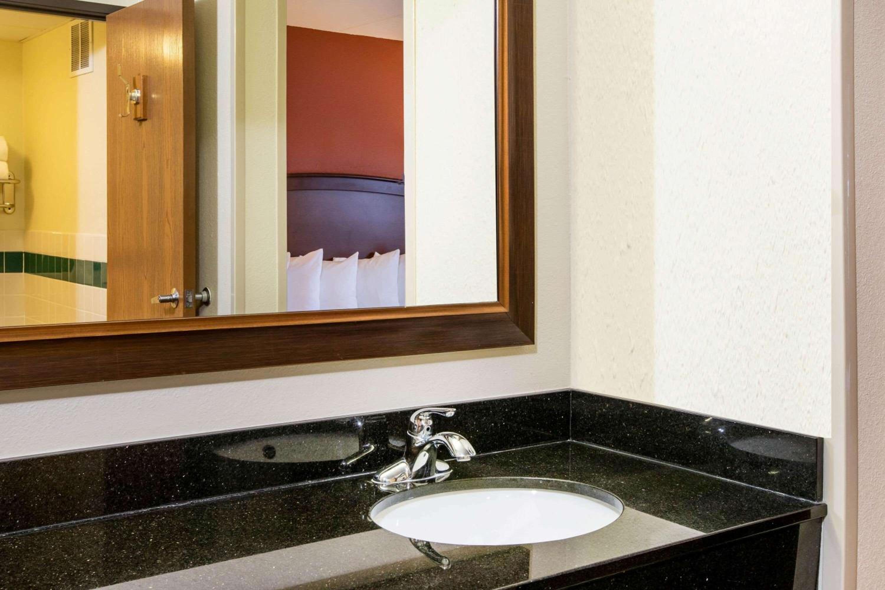 AmericInn by Wyndham Grand Forks