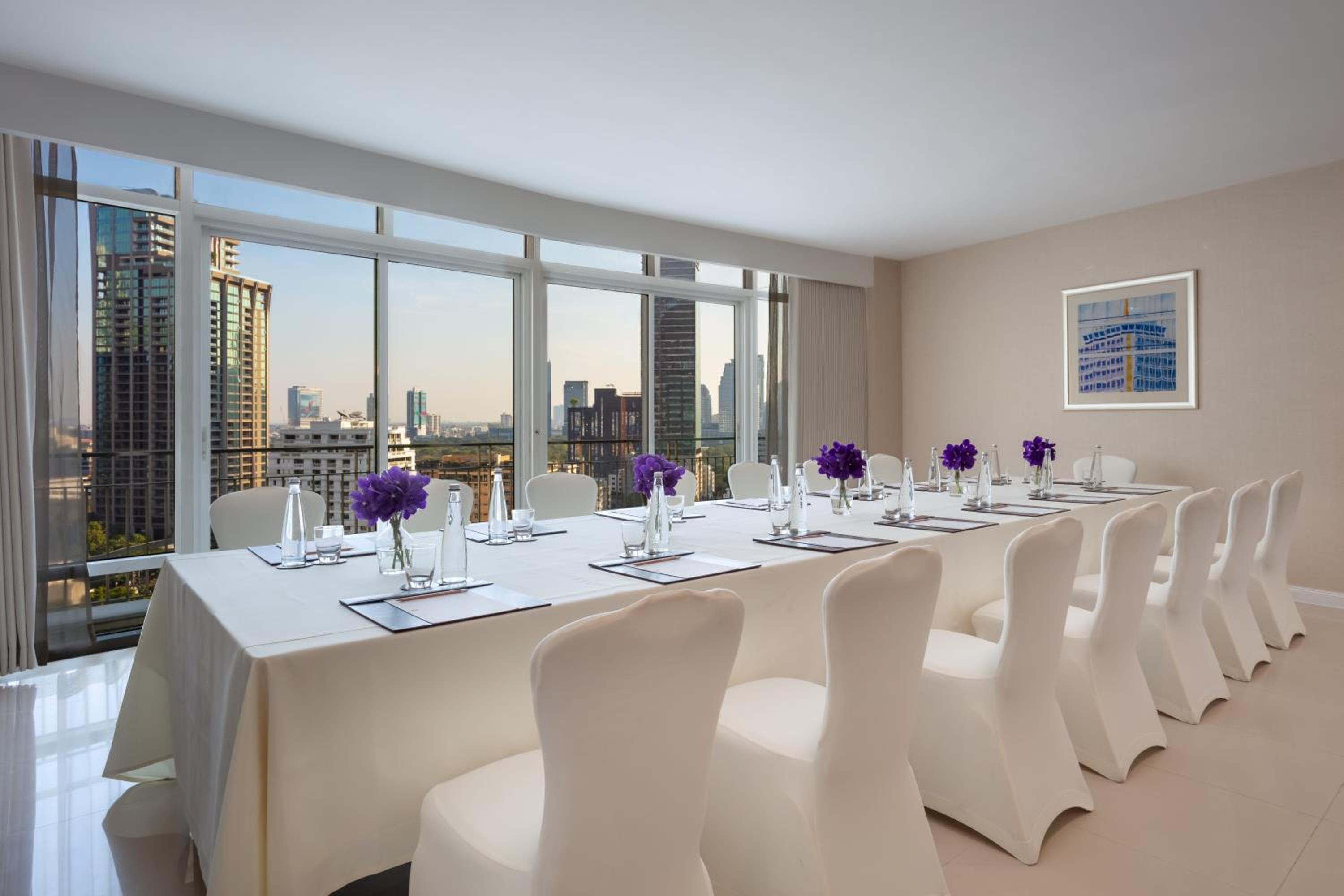 Dusit Suites Hotel Ratchadamri, Bangkok 2