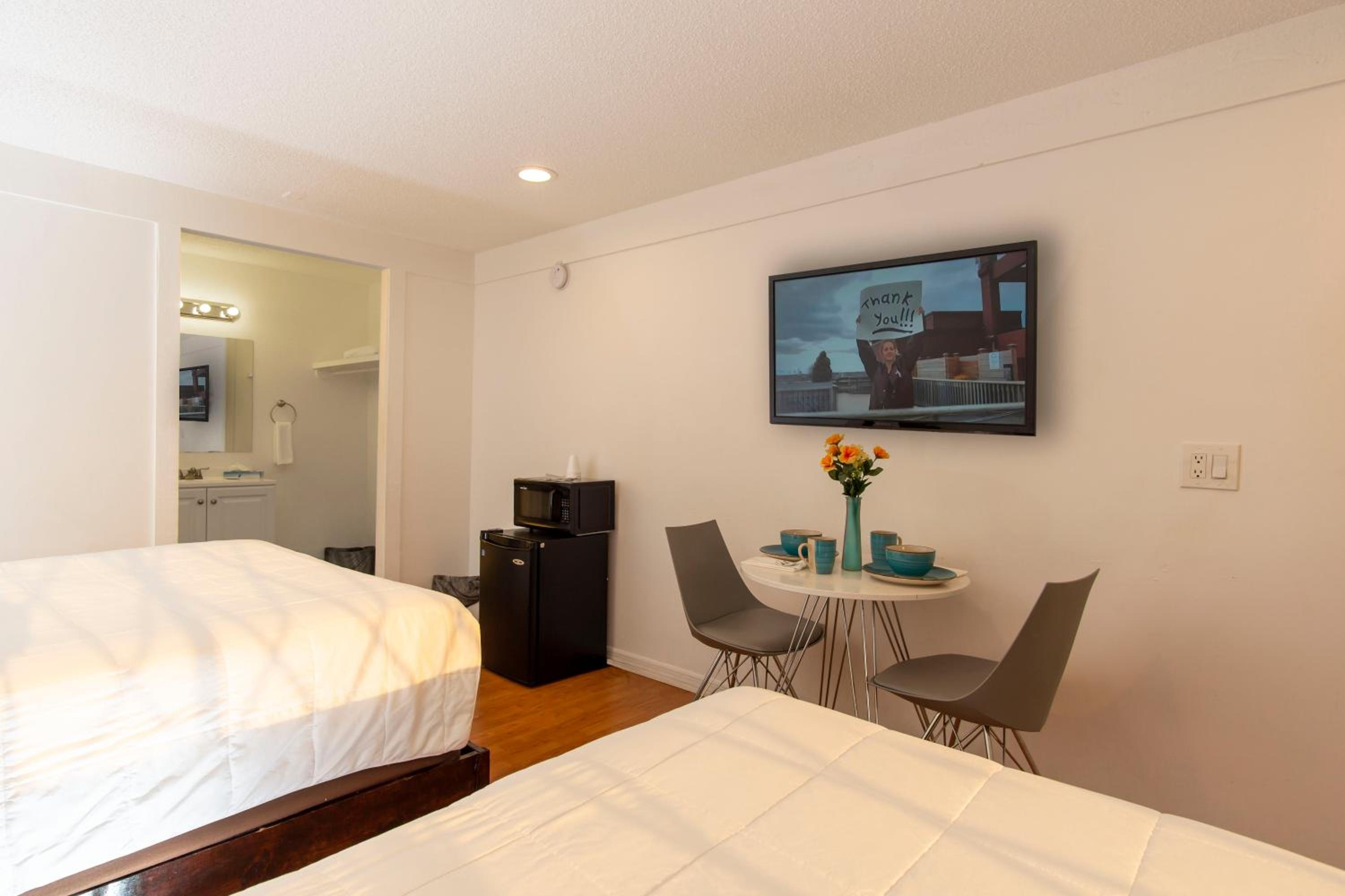 Spinnaker Inn of Naples