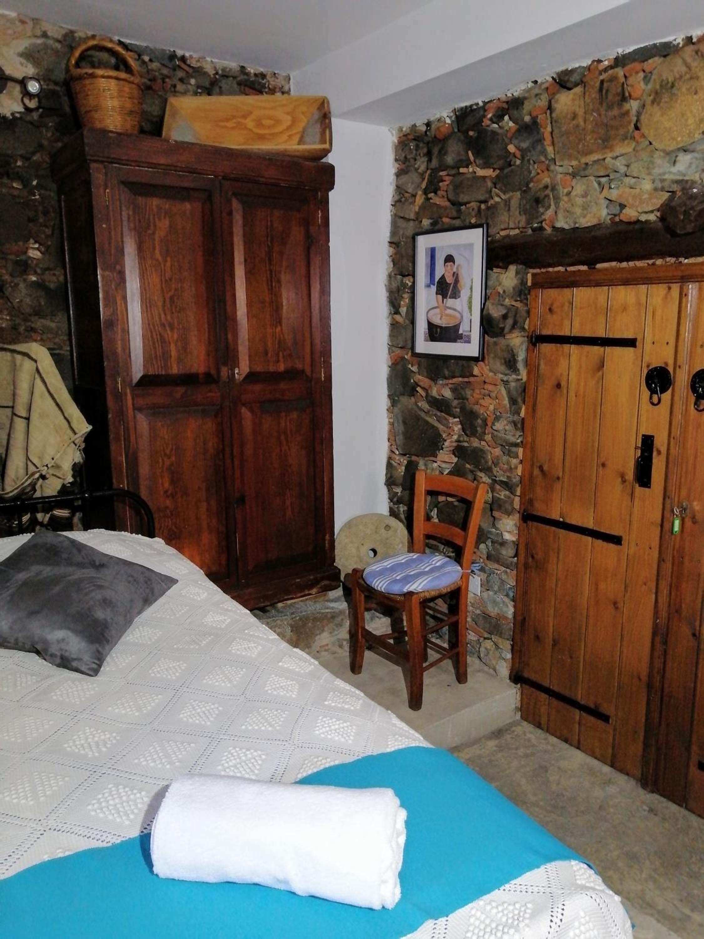 Isminis Petroktisto Holidays Stonehouse