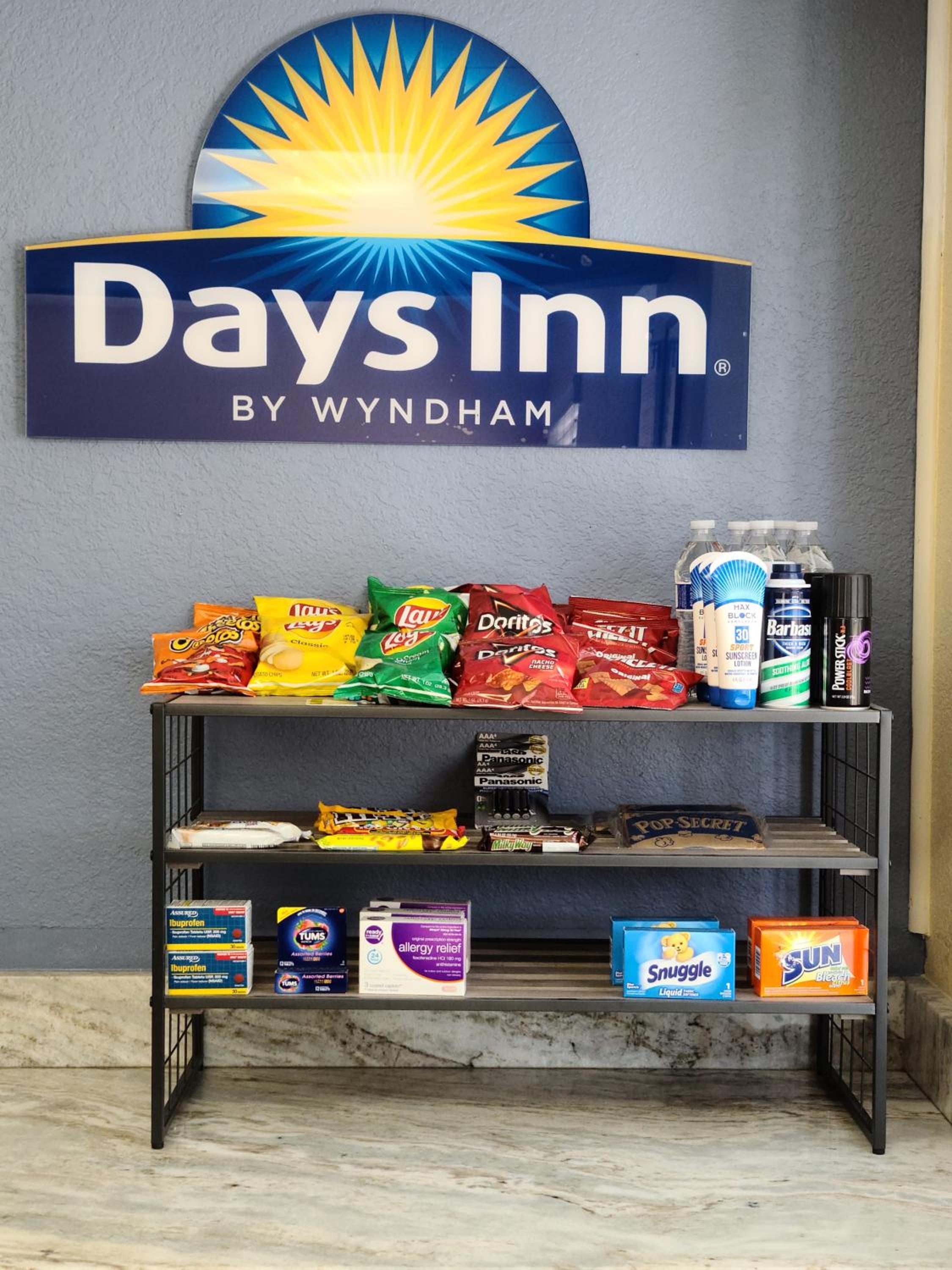 Days Inn by Wyndham Bradenton I-75 - Property Image 3