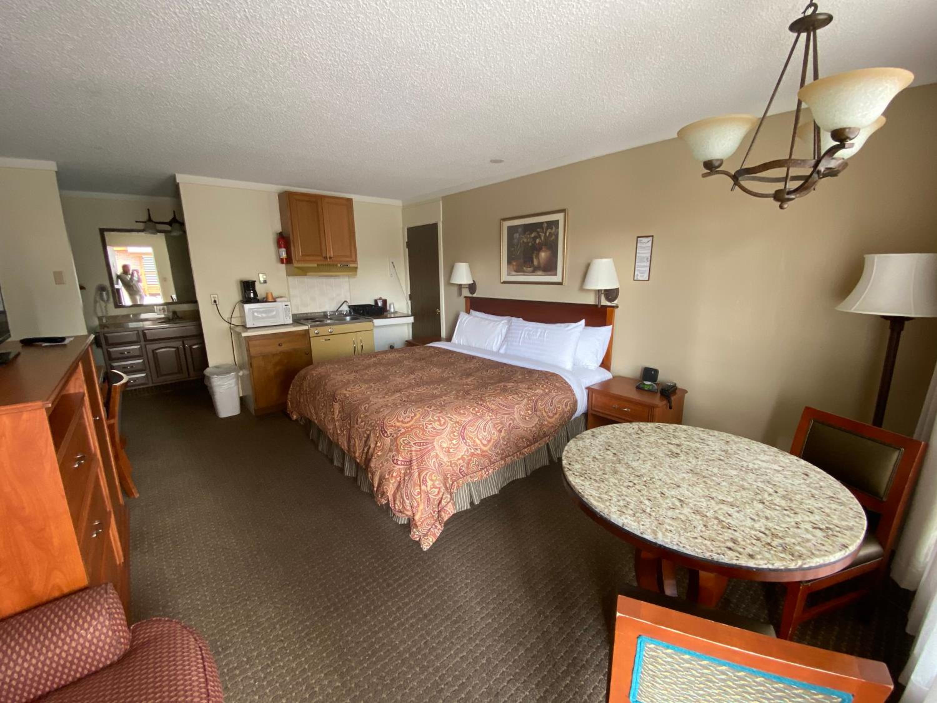 Snowshoe Motel