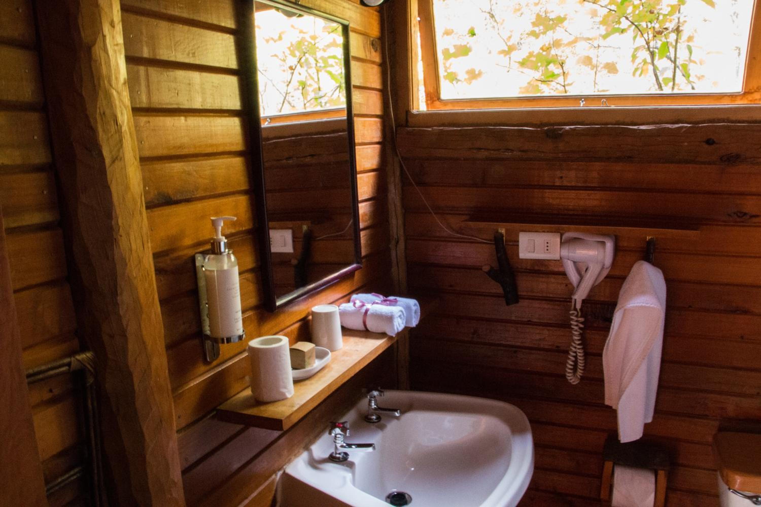 Mallin Colorado Ecolodge