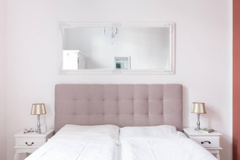 SC 05 by ROCKCHAIR Apartments l SUPERHOST Status l 2 Bedrooms Boxspringbeds Balcony Elevator - Cozy Family & Business Flair welcomes you!
