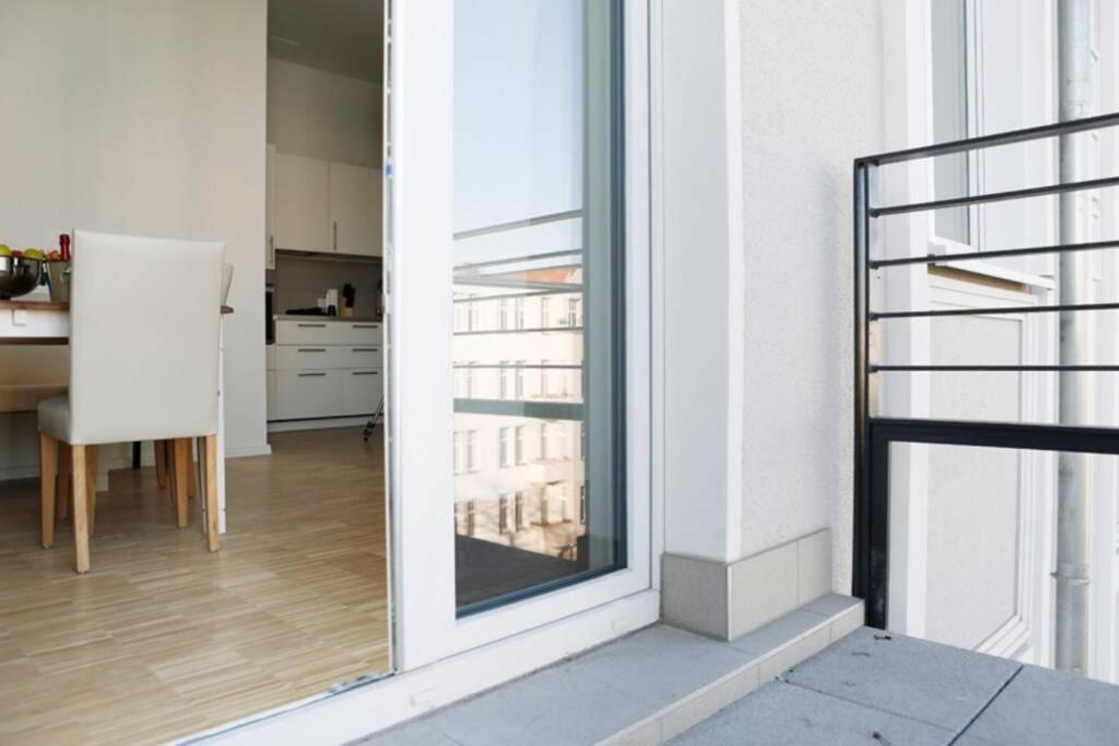 SC 05 by ROCKCHAIR Apartments l SUPERHOST Status l 2 Bedrooms Boxspringbeds Balcony Elevator - Cozy Family & Business Flair welcomes you!