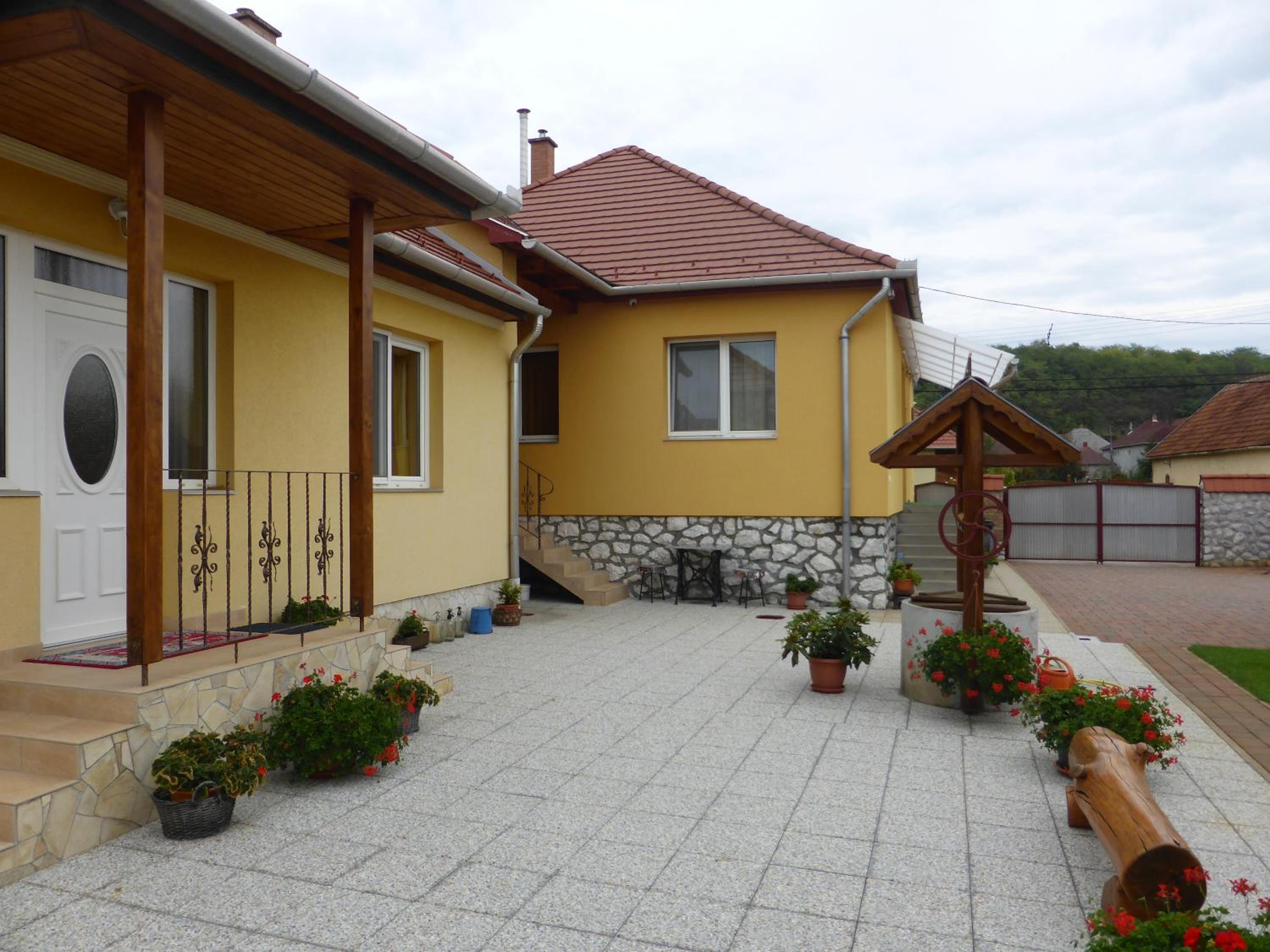 Napfény Apartman és Vendégház view 3