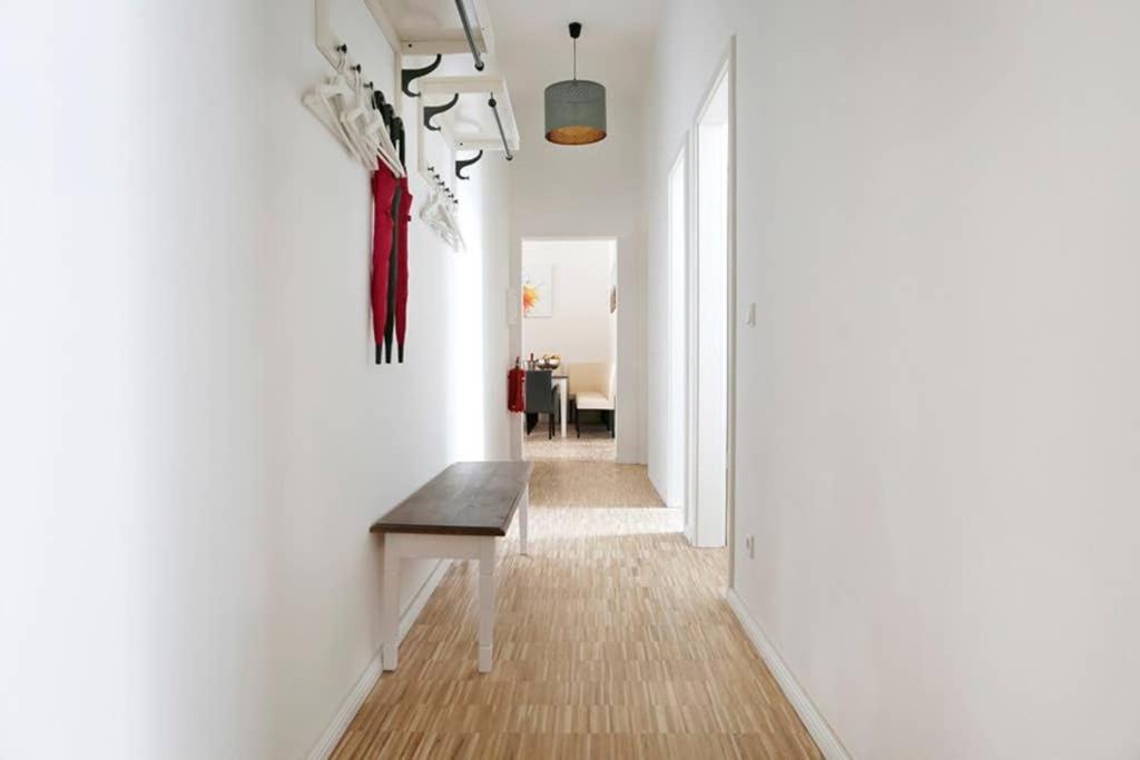SC 06 by ROCKCHAIR Apartments l SUPERHOST Status l 4 Bedrooms Boxspringbeds 2 Bathrooms Balcony Elevator - Cozy Family & Business Flair welcomes you!