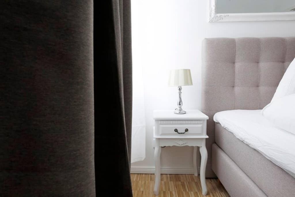 SC 06 by ROCKCHAIR Apartments l SUPERHOST Status l 4 Bedrooms Boxspringbeds 2 Bathrooms Balcony Elevator - Cozy Family & Business Flair welcomes you!