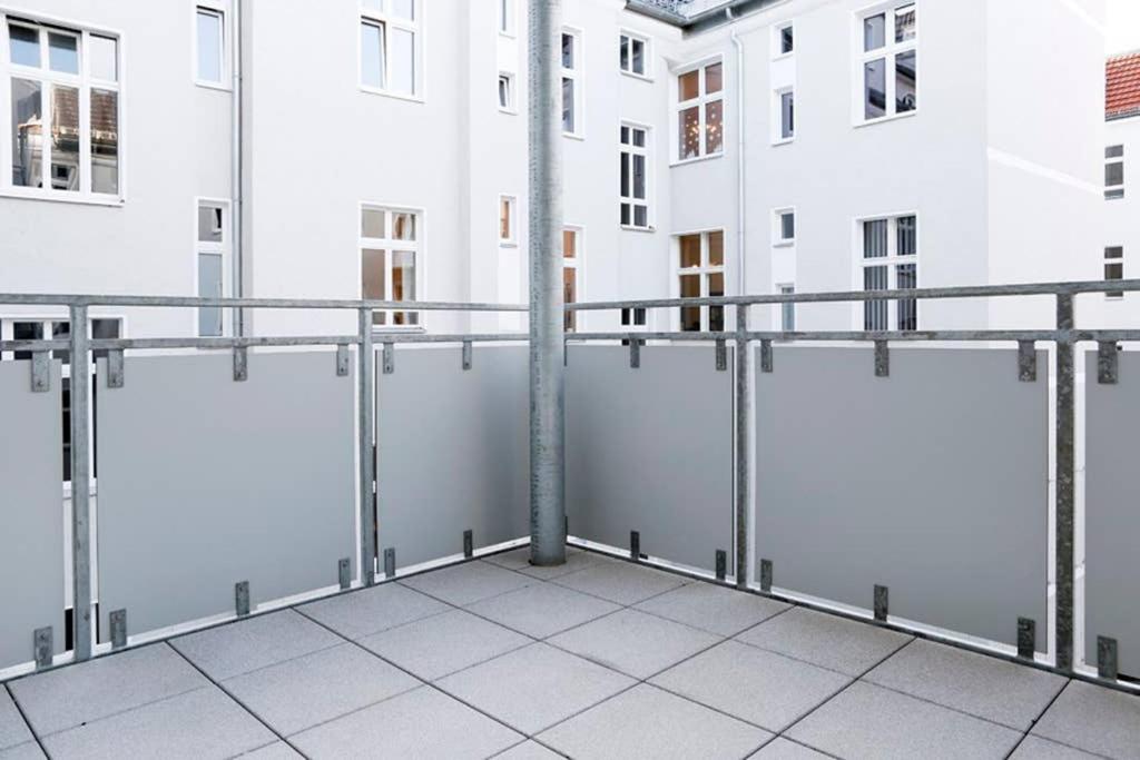 SC 06 by ROCKCHAIR Apartments l SUPERHOST Status l 4 Bedrooms Boxspringbeds 2 Bathrooms Balcony Elevator - Cozy Family & Business Flair welcomes you!