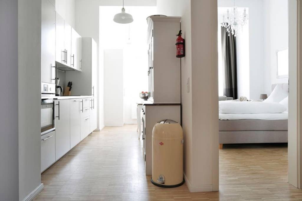 SC 06 by ROCKCHAIR Apartments l SUPERHOST Status l 4 Bedrooms Boxspringbeds 2 Bathrooms Balcony Elevator - Cozy Family & Business Flair welcomes you!