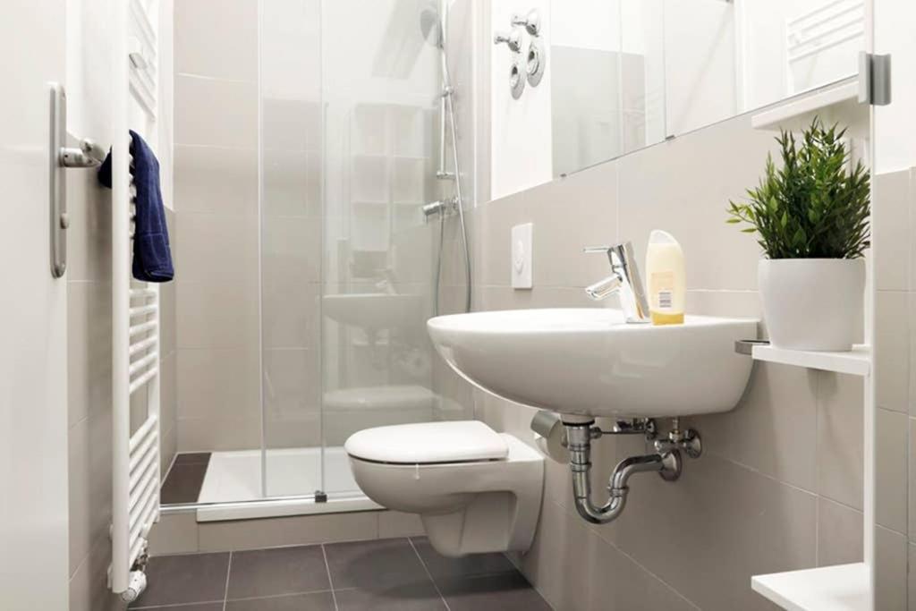 SC 06 by ROCKCHAIR Apartments l SUPERHOST Status l 4 Bedrooms Boxspringbeds 2 Bathrooms Balcony Elevator - Cozy Family & Business Flair welcomes you!