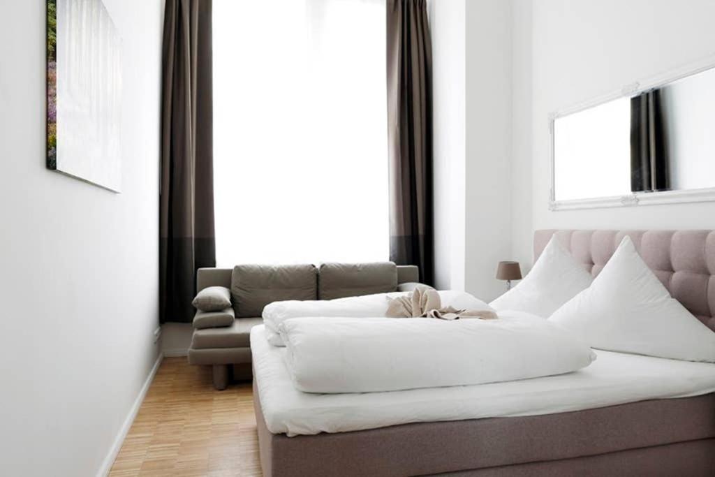 SC 06 by ROCKCHAIR Apartments l SUPERHOST Status l 4 Bedrooms Boxspringbeds 2 Bathrooms Balcony Elevator - Cozy Family & Business Flair welcomes you!