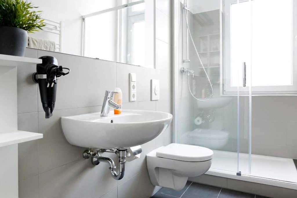 SC 06 by ROCKCHAIR Apartments l SUPERHOST Status l 4 Bedrooms Boxspringbeds 2 Bathrooms Balcony Elevator - Cozy Family & Business Flair welcomes you!