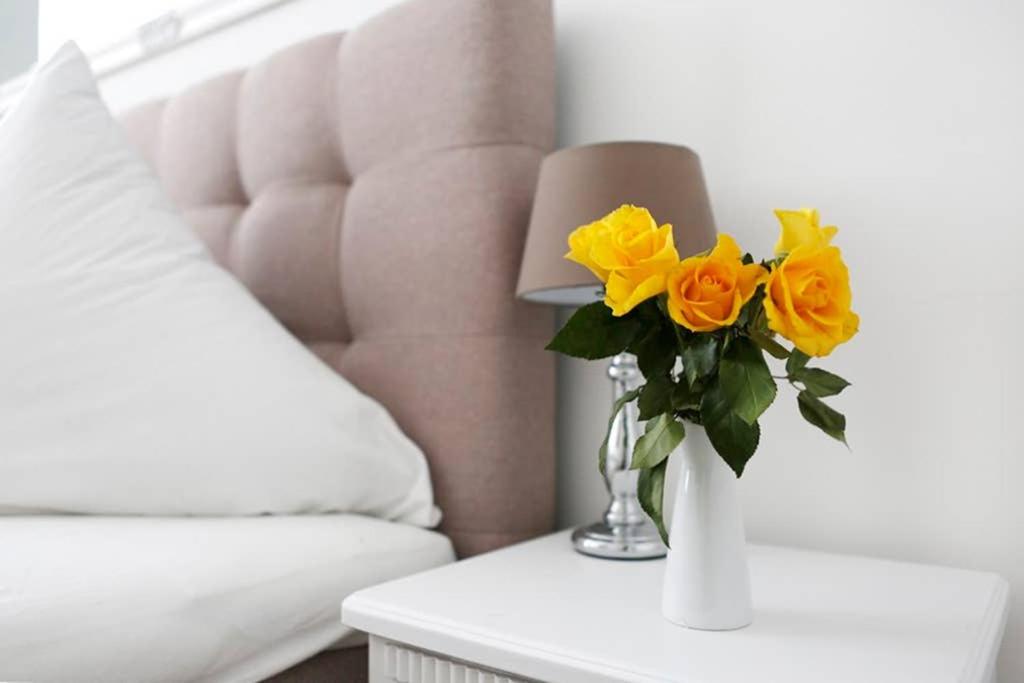 SC 06 by ROCKCHAIR Apartments l SUPERHOST Status l 4 Bedrooms Boxspringbeds 2 Bathrooms Balcony Elevator - Cozy Family & Business Flair welcomes you!