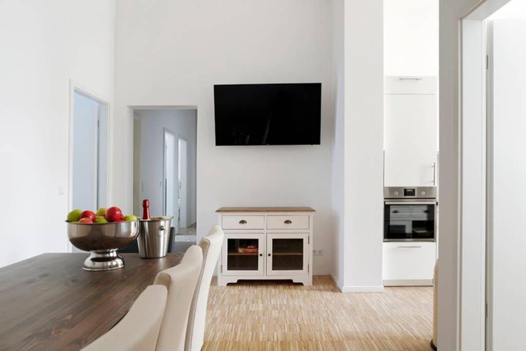 SC 06 by ROCKCHAIR Apartments l SUPERHOST Status l 4 Bedrooms Boxspringbeds 2 Bathrooms Balcony Elevator - Cozy Family & Business Flair welcomes you!