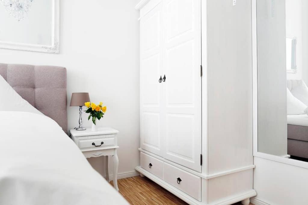 SC 06 by ROCKCHAIR Apartments l SUPERHOST Status l 4 Bedrooms Boxspringbeds 2 Bathrooms Balcony Elevator - Cozy Family & Business Flair welcomes you!