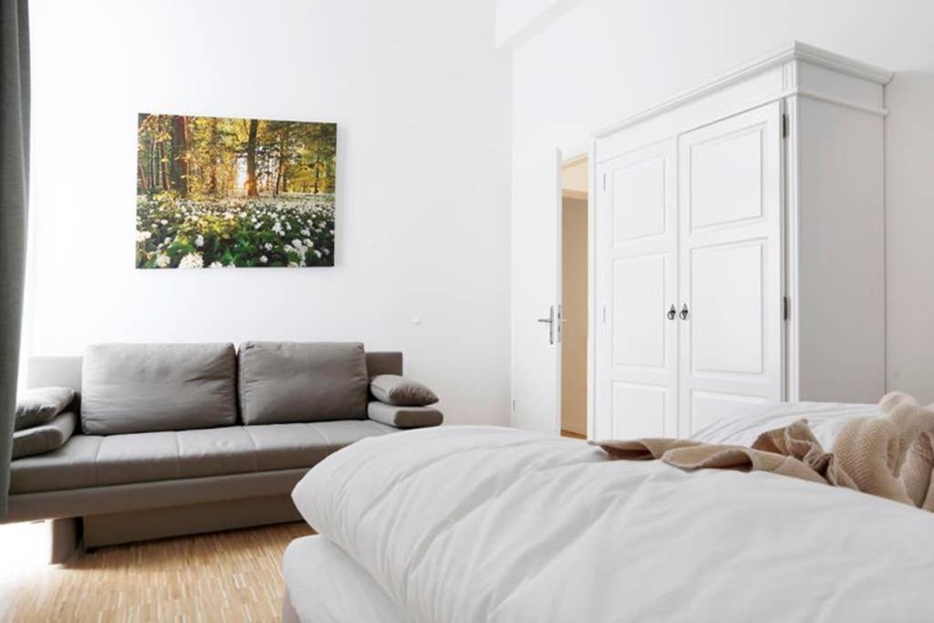 SC 06 by ROCKCHAIR Apartments l SUPERHOST Status l 4 Bedrooms Boxspringbeds 2 Bathrooms Balcony Elevator - Cozy Family & Business Flair welcomes you!