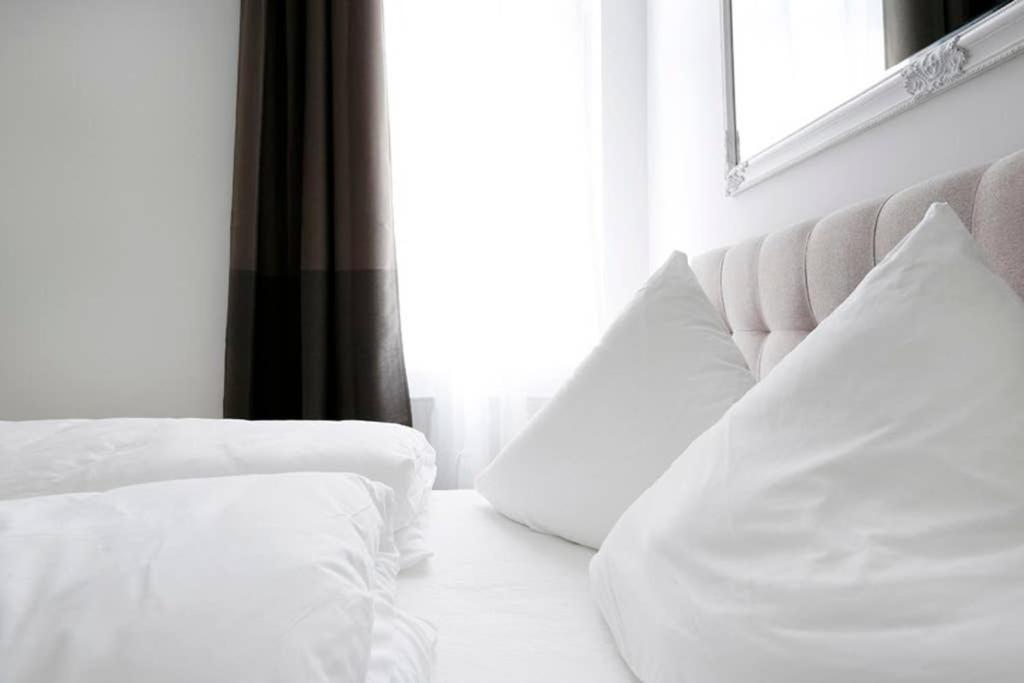SC 06 by ROCKCHAIR Apartments l SUPERHOST Status l 4 Bedrooms Boxspringbeds 2 Bathrooms Balcony Elevator - Cozy Family & Business Flair welcomes you!