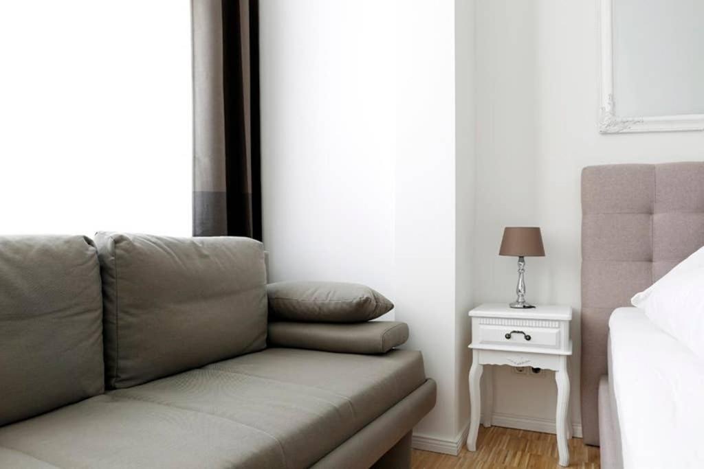SC 06 by ROCKCHAIR Apartments l SUPERHOST Status l 4 Bedrooms Boxspringbeds 2 Bathrooms Balcony Elevator - Cozy Family & Business Flair welcomes you!