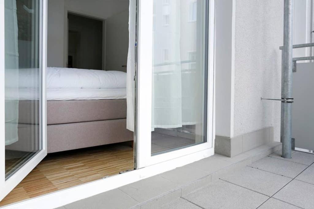 SC 06 by ROCKCHAIR Apartments l SUPERHOST Status l 4 Bedrooms Boxspringbeds 2 Bathrooms Balcony Elevator - Cozy Family & Business Flair welcomes you!