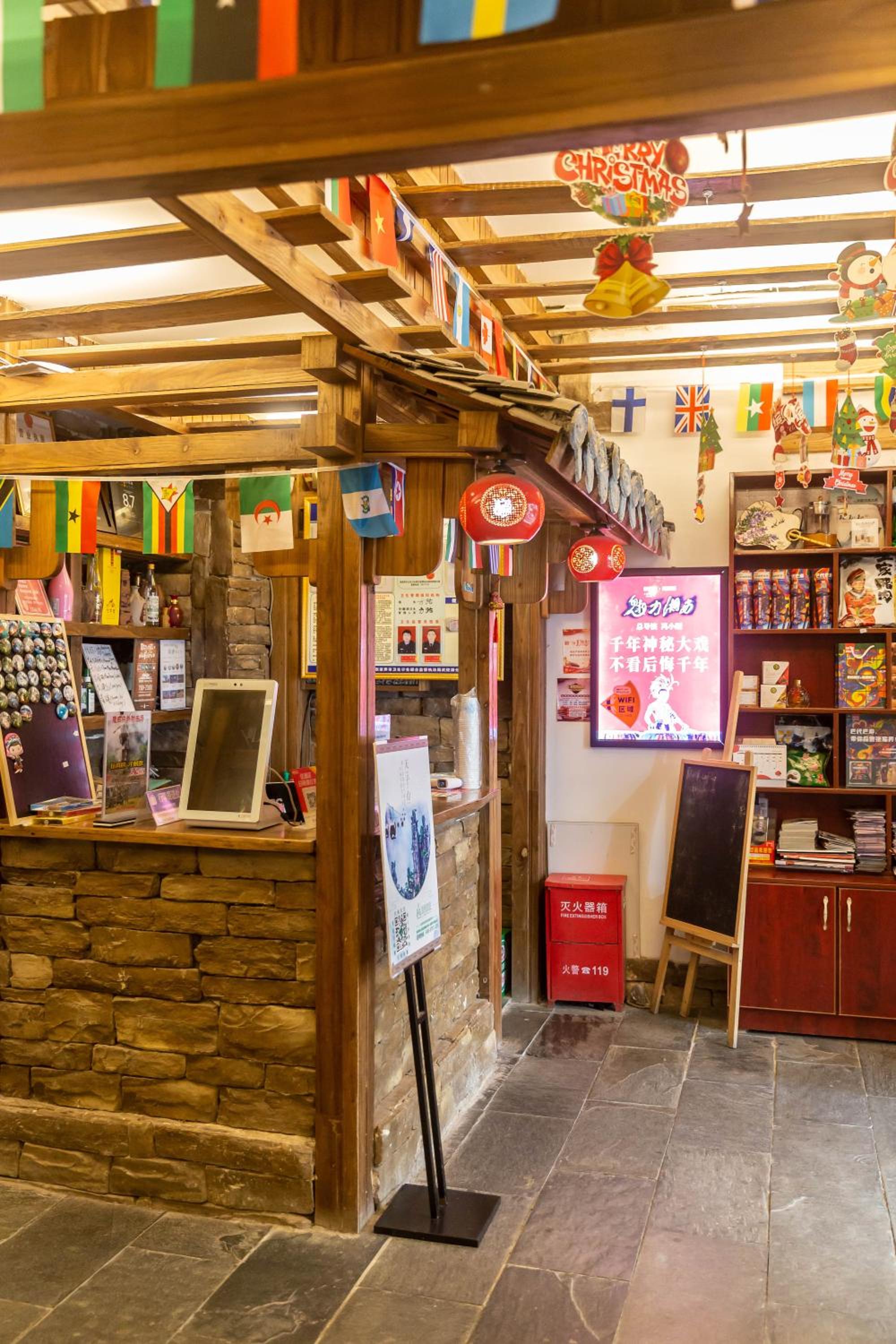 Destination Youth Hostel-Walk 5 minutes to east entrance of national park,Coffee,Book tickets,Laundry service,Experienced tour guide service