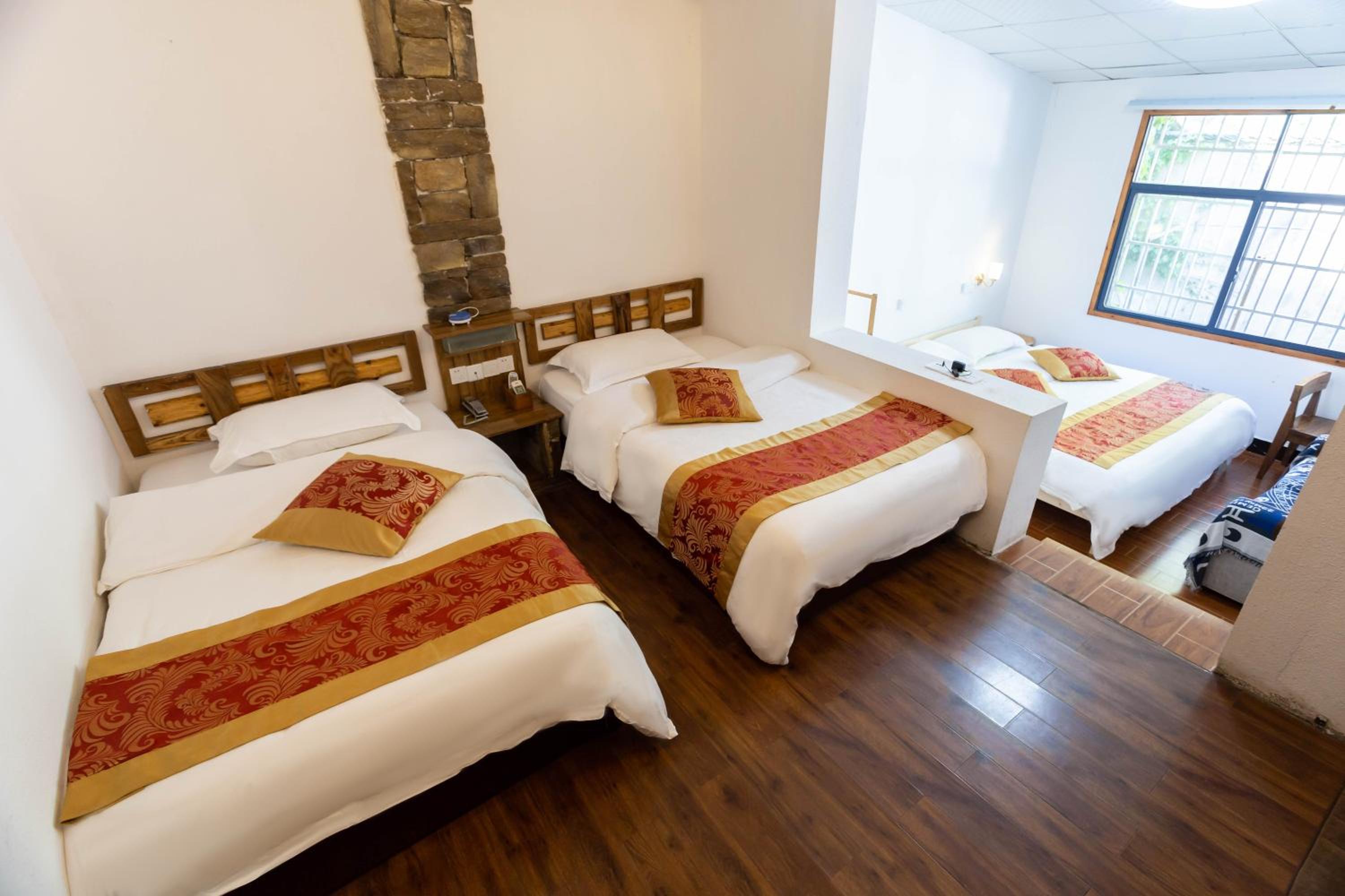 Destination Youth Hostel-Walk 5 minutes to east entrance of national park,Coffee,Book tickets,Laundry service,Experienced tour guide service