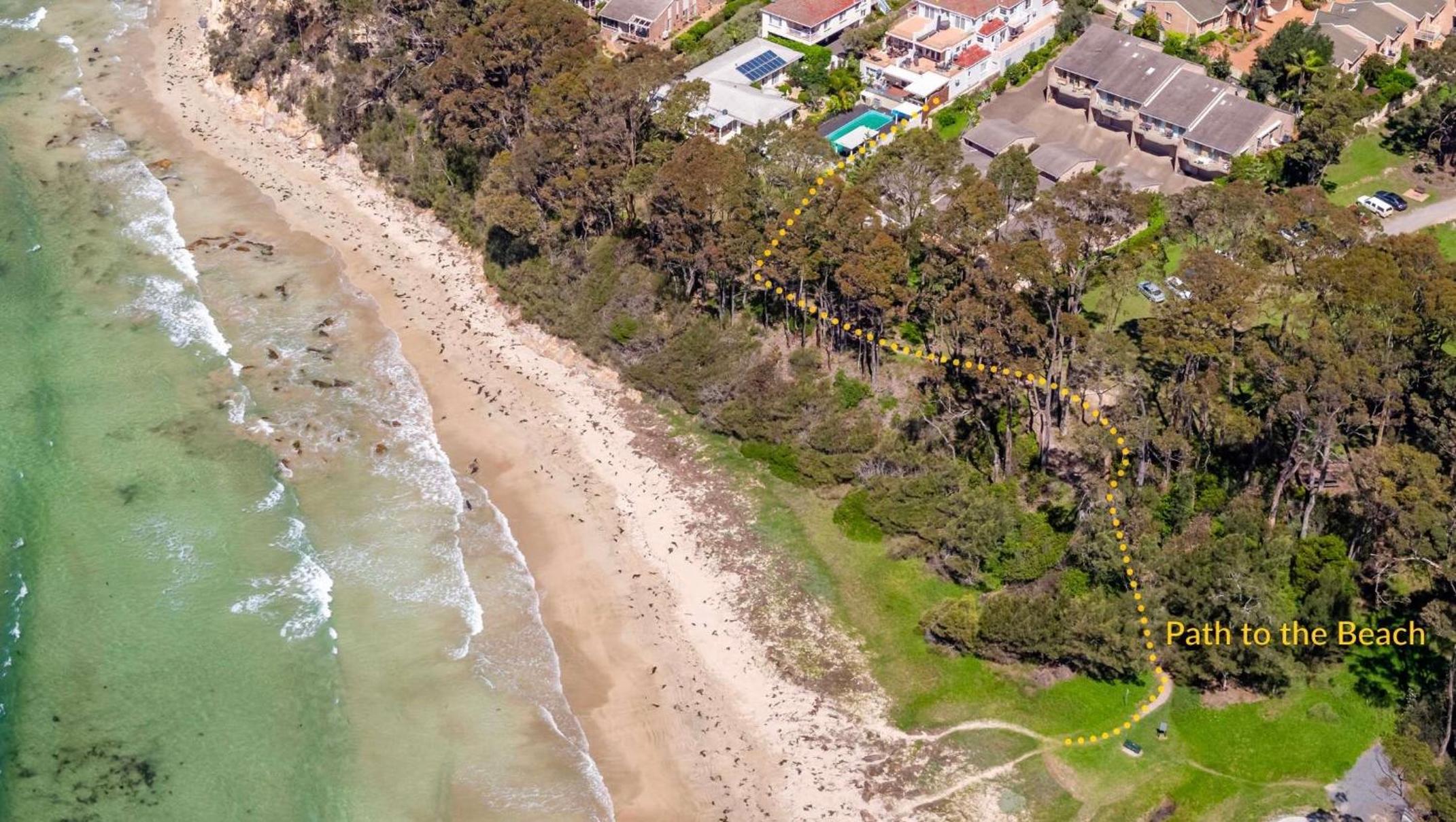 Denhams Beach side holiday apartment