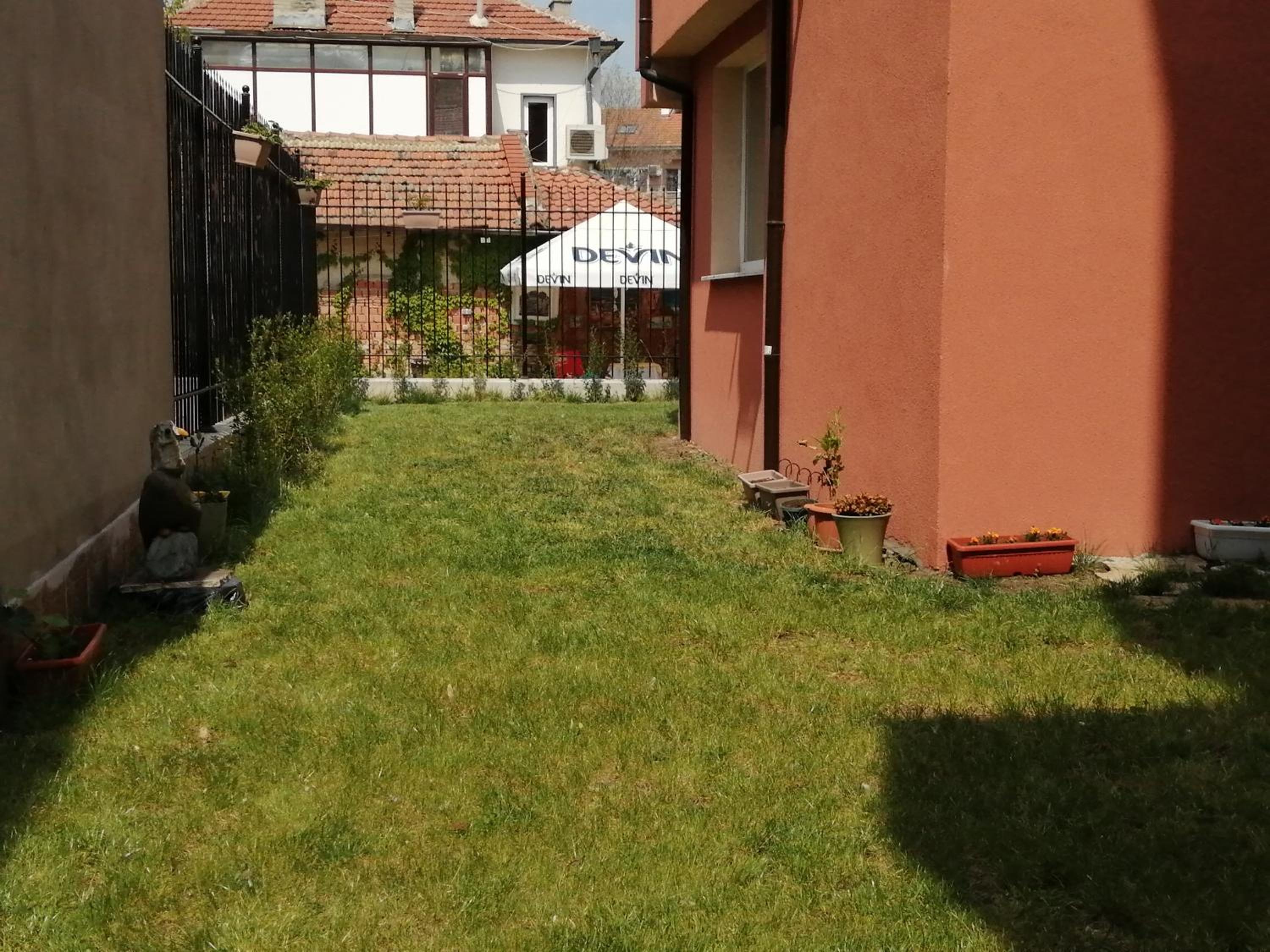 Photo 6