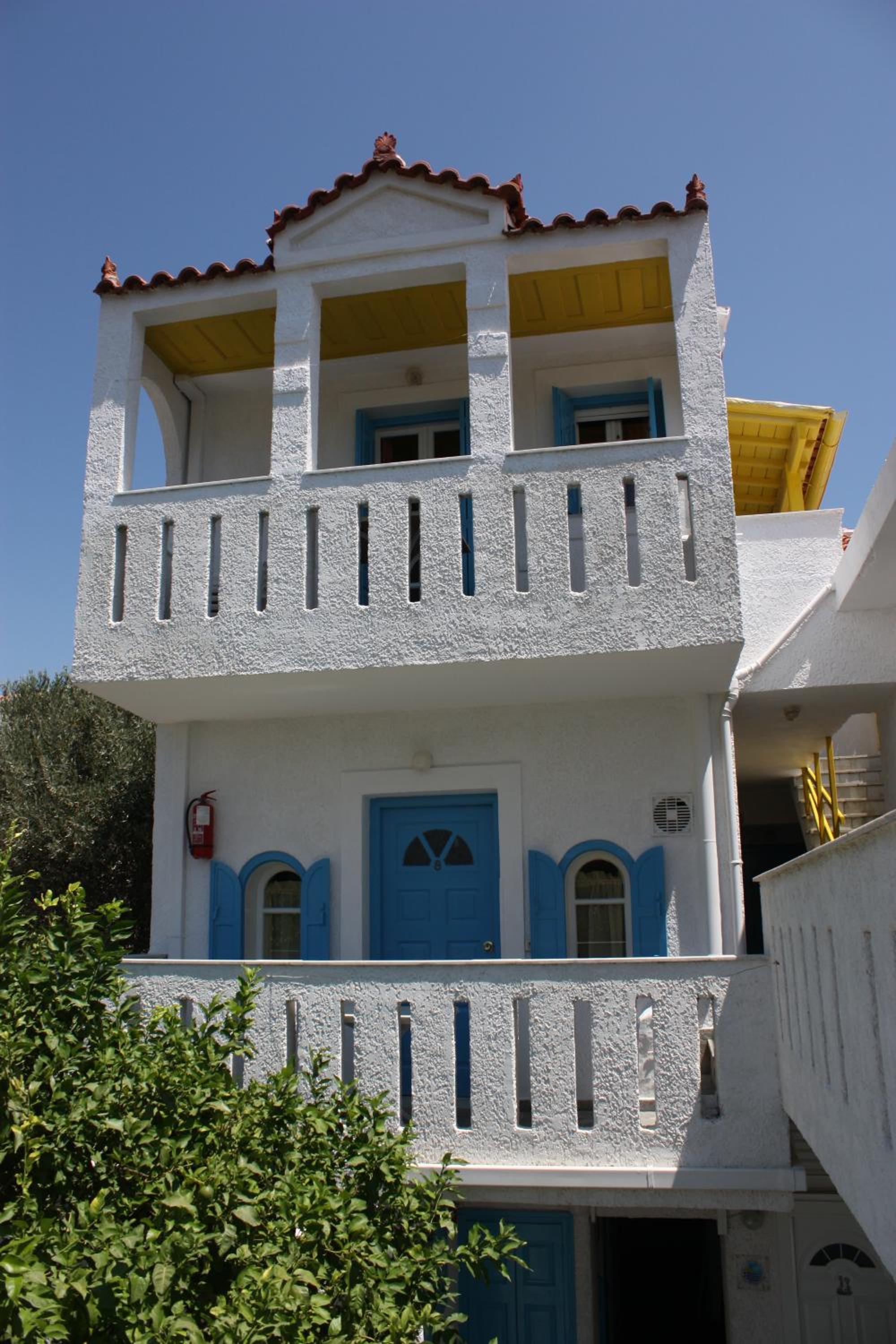 Photo 8
