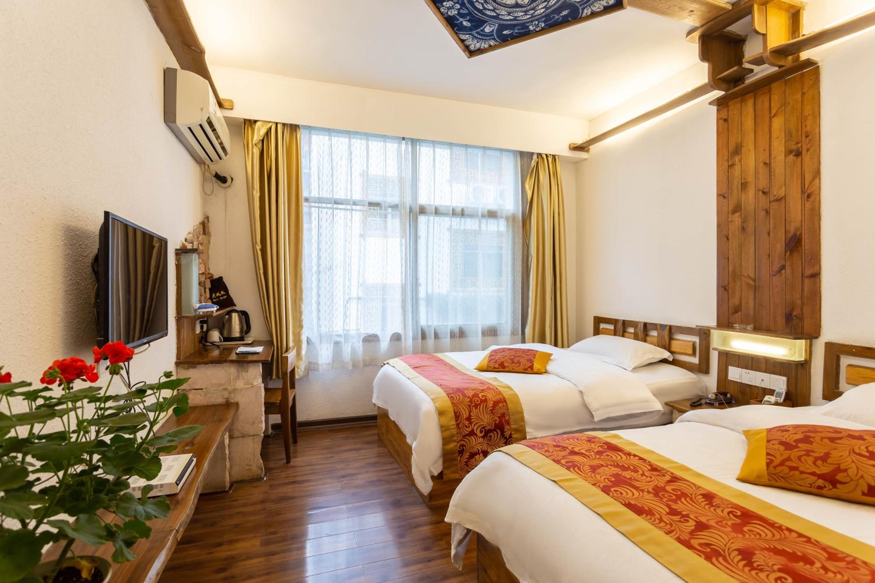 Destination Youth Hostel-Walk 5 minutes to east entrance of national park,Coffee,Book tickets,Laundry service,Experienced tour guide service