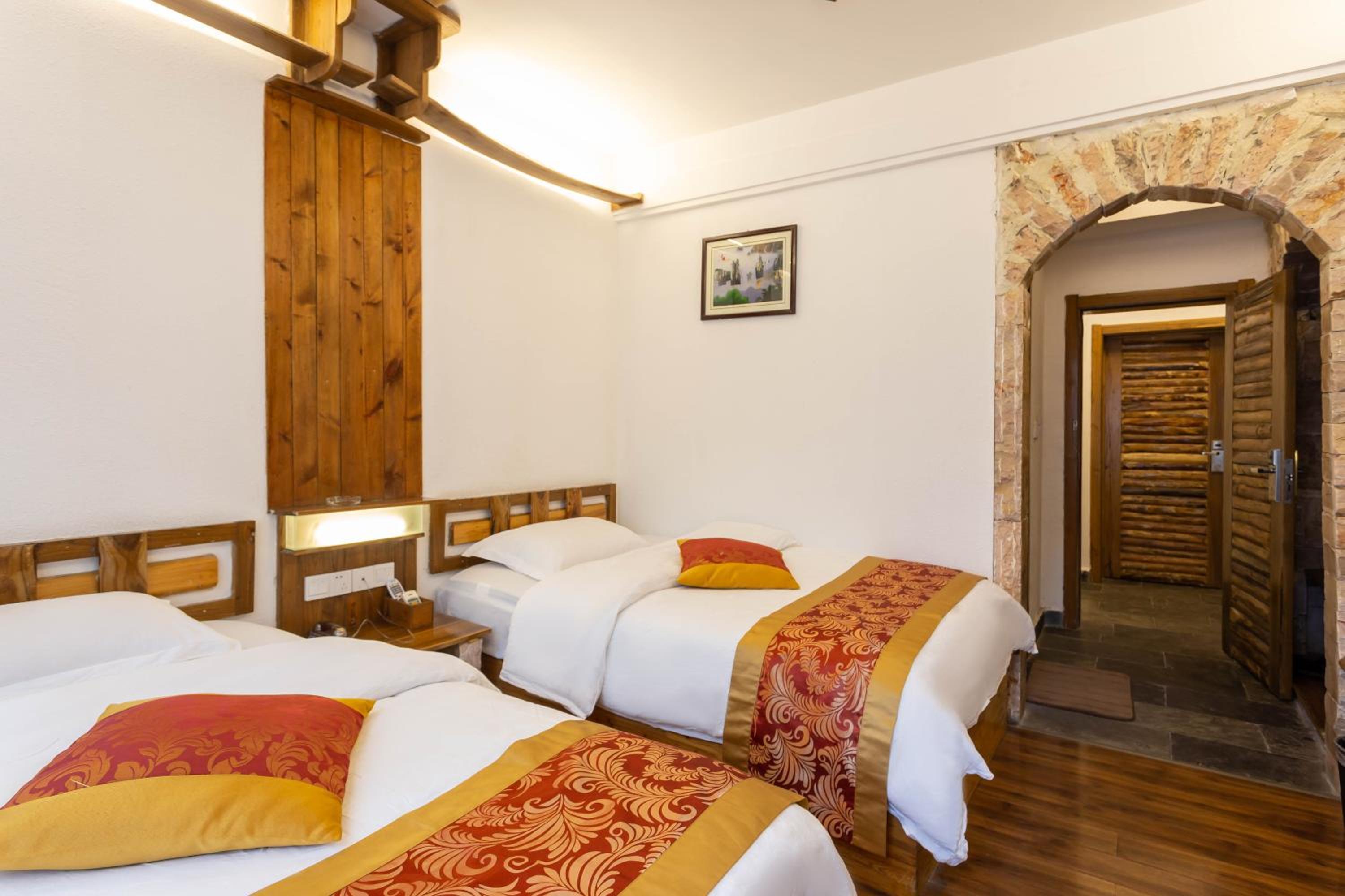 Destination Youth Hostel-Walk 5 minutes to east entrance of national park,Coffee,Book tickets,Laundry service,Experienced tour guide service