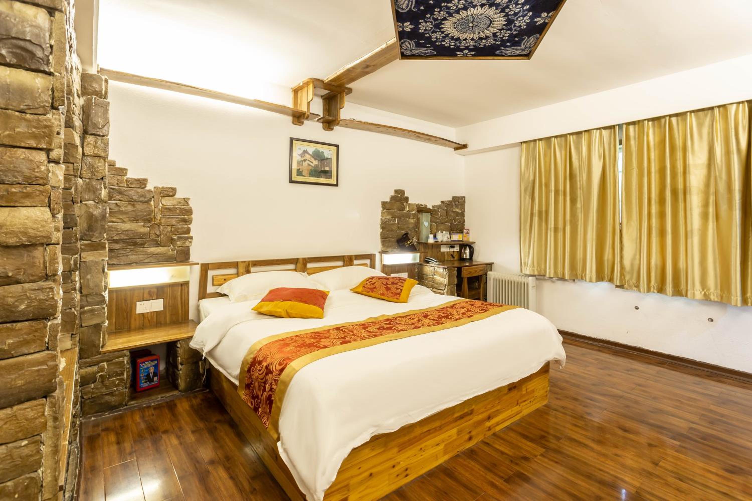 Destination Youth Hostel-Walk 5 minutes to east entrance of national park,Coffee,Book tickets,Laundry service,Experienced tour guide service