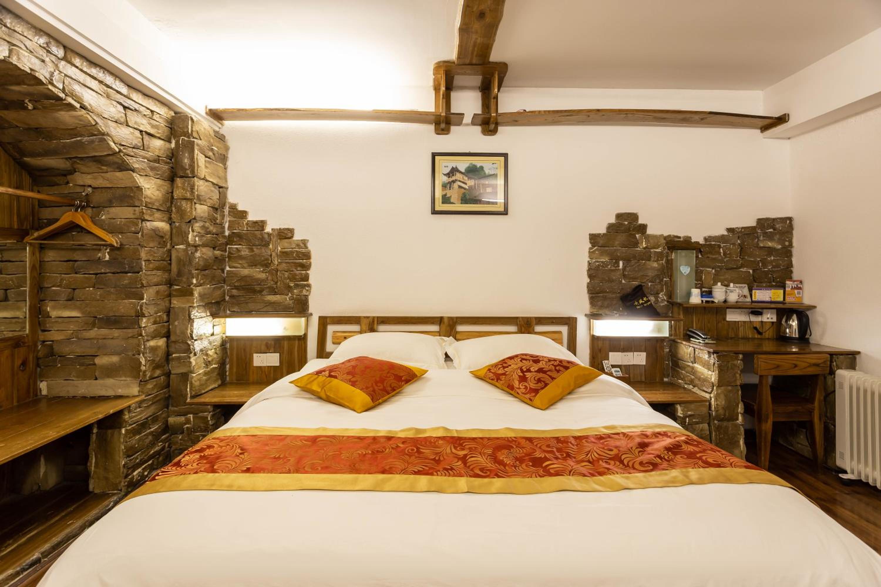 Destination Youth Hostel-Walk 5 minutes to east entrance of national park,Coffee,Book tickets,Laundry service,Experienced tour guide service