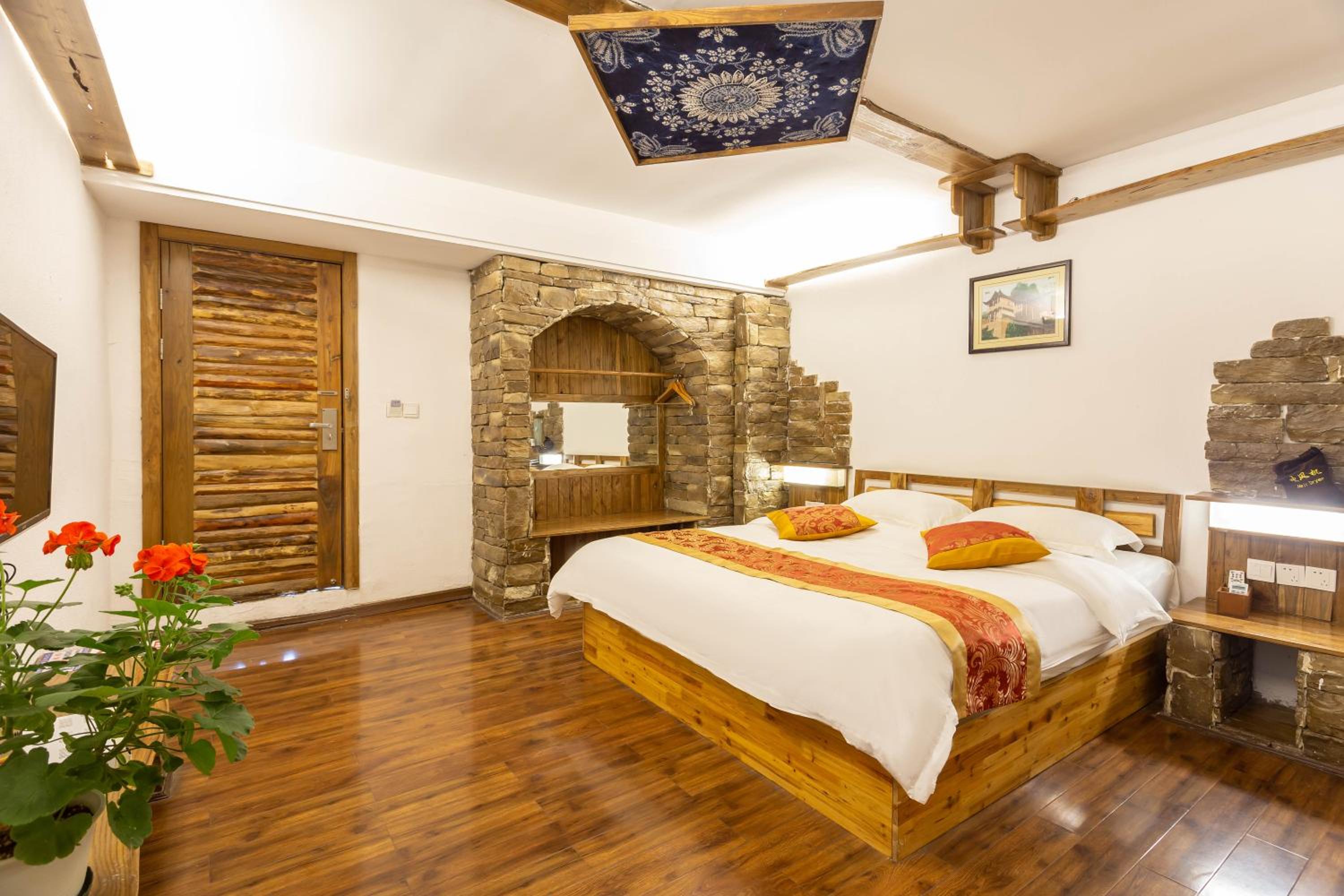Destination Youth Hostel-Walk 5 minutes to east entrance of national park,Coffee,Book tickets,Laundry service,Experienced tour guide service