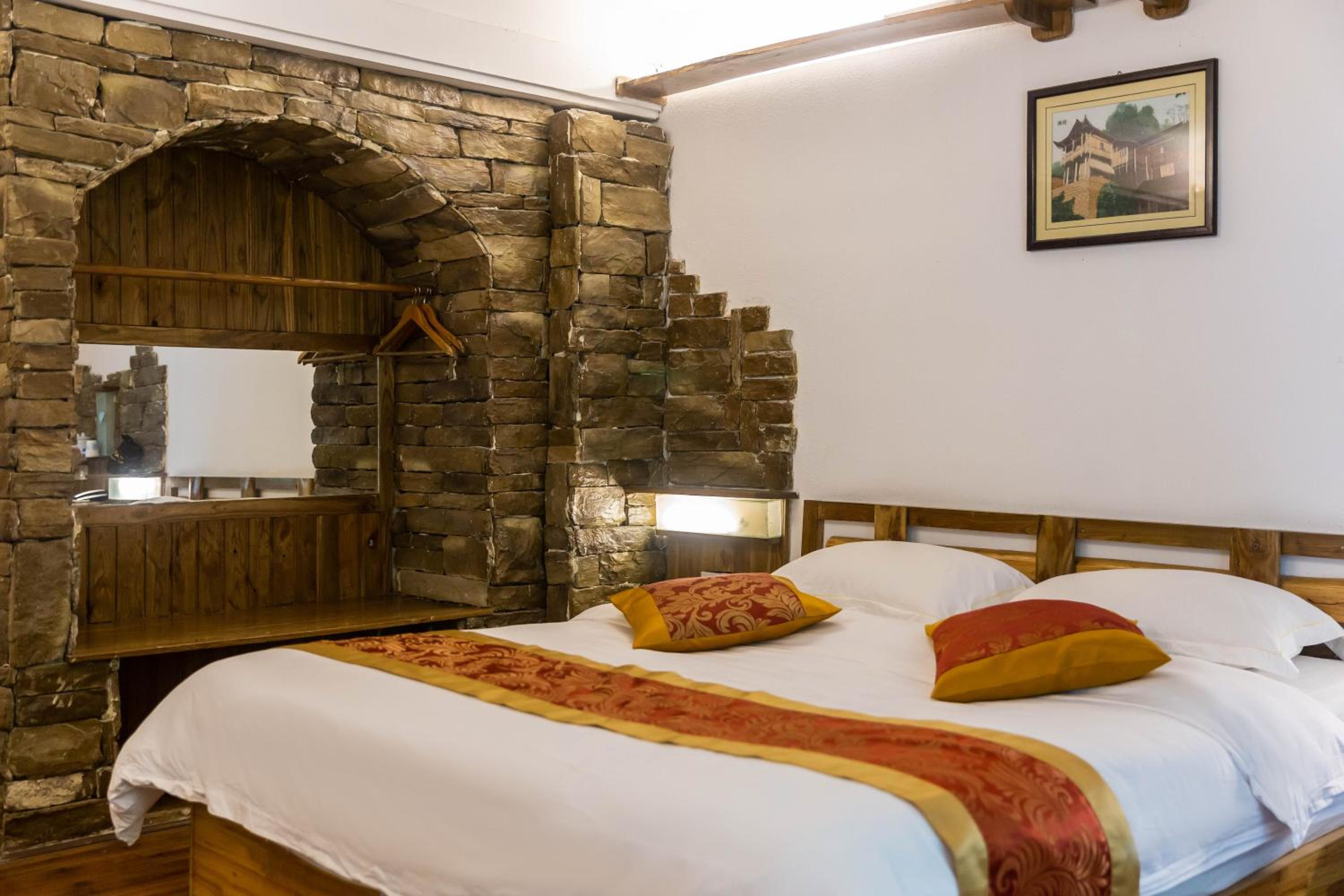 Destination Youth Hostel-Walk 5 minutes to east entrance of national park,Coffee,Book tickets,Laundry service,Experienced tour guide service