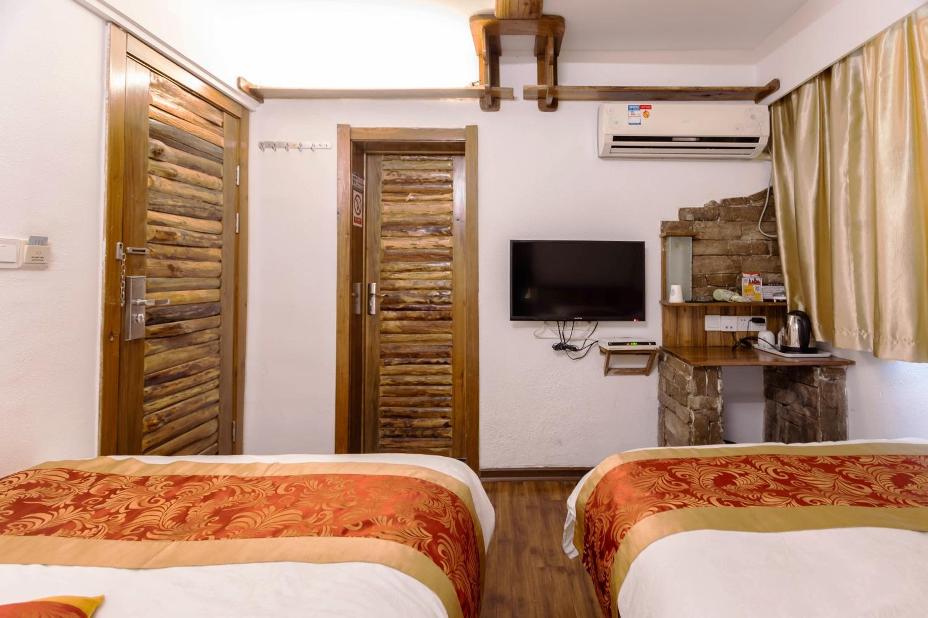 Destination Youth Hostel-Walk 5 minutes to east entrance of national park,Coffee,Book tickets,Laundry service,Experienced tour guide service