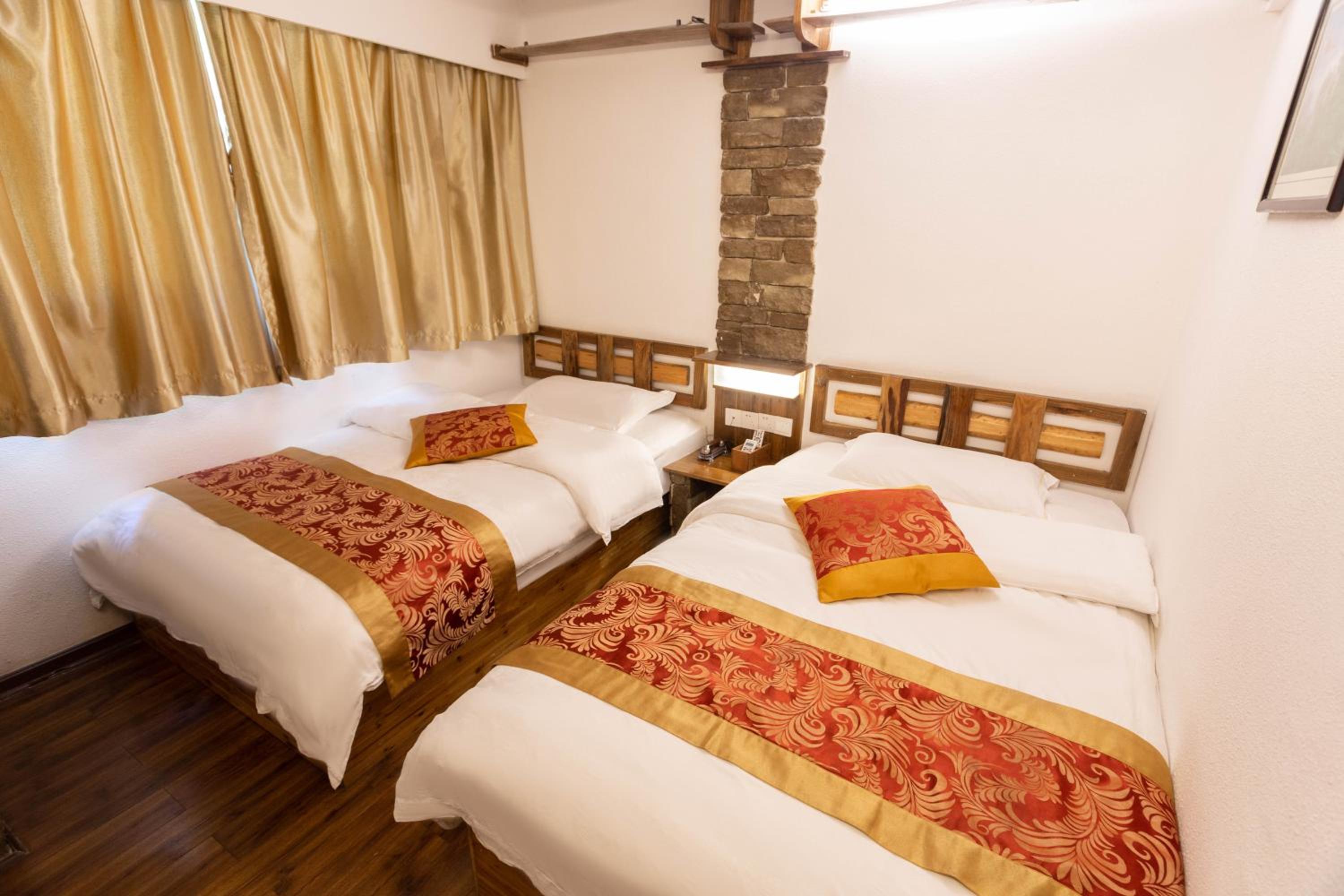 Destination Youth Hostel-Walk 5 minutes to east entrance of national park,Coffee,Book tickets,Laundry service,Experienced tour guide service
