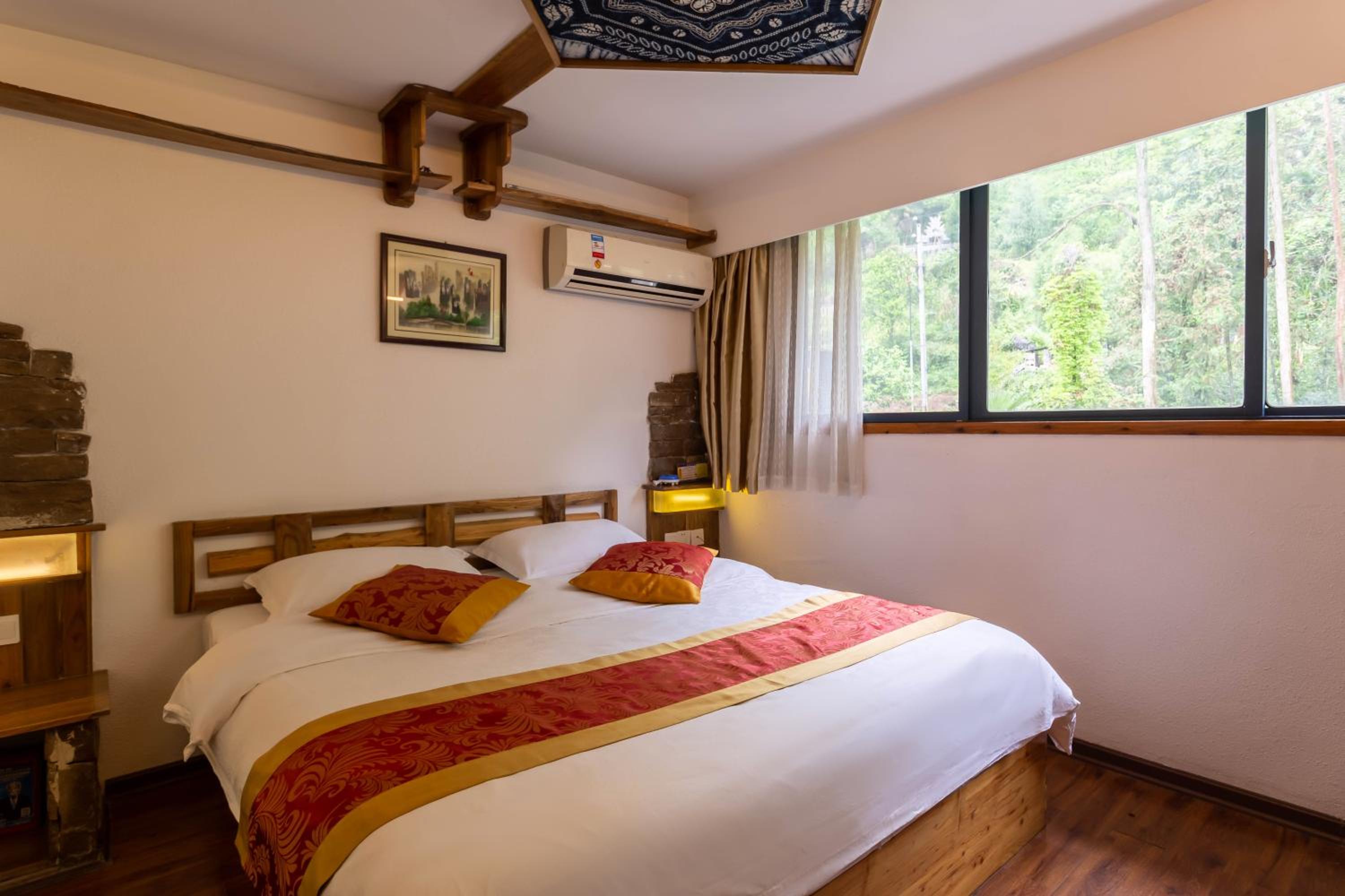 Destination Youth Hostel-Walk 5 minutes to east entrance of national park,Coffee,Book tickets,Laundry service,Experienced tour guide service