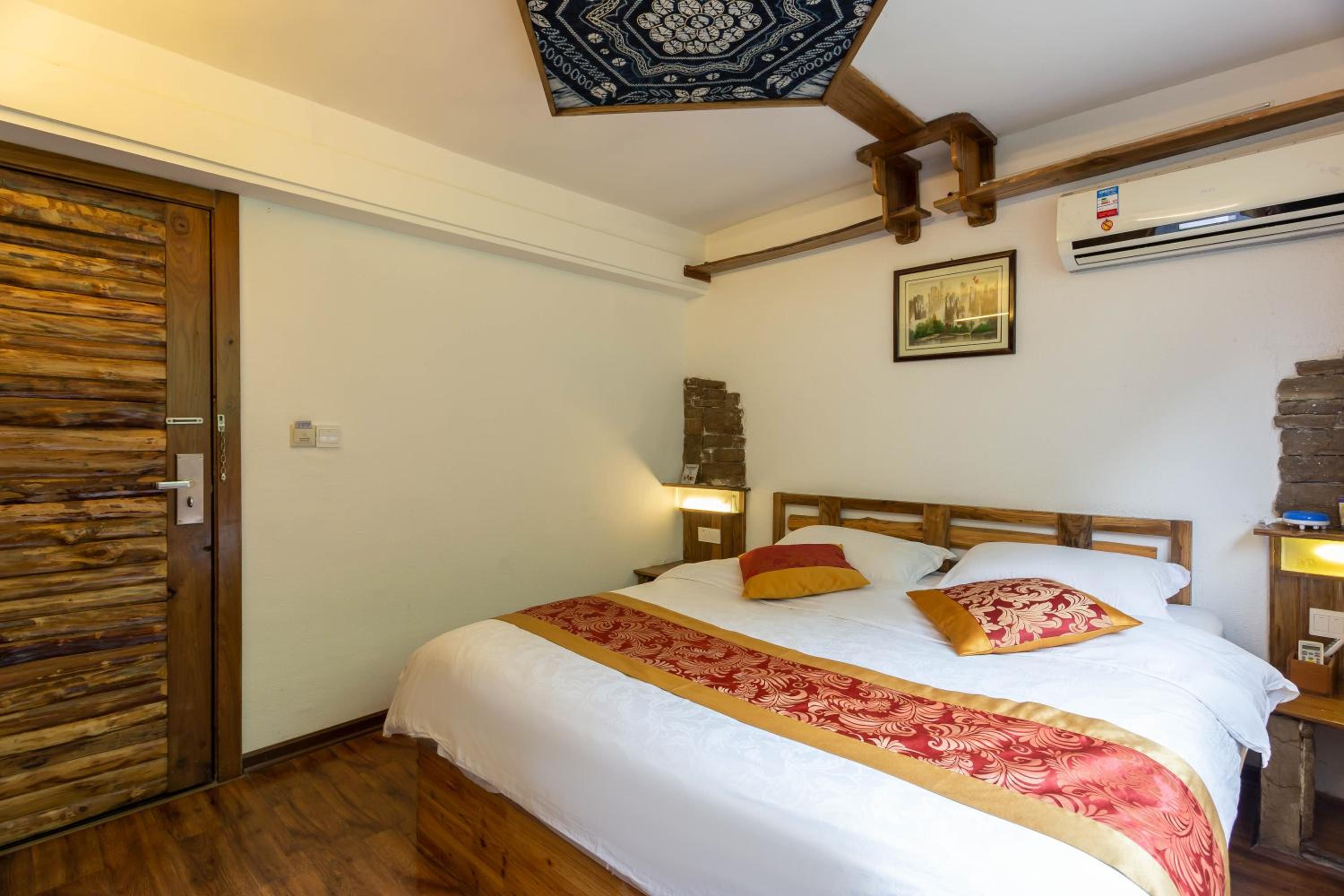 Destination Youth Hostel-Walk 5 minutes to east entrance of national park,Coffee,Book tickets,Laundry service,Experienced tour guide service