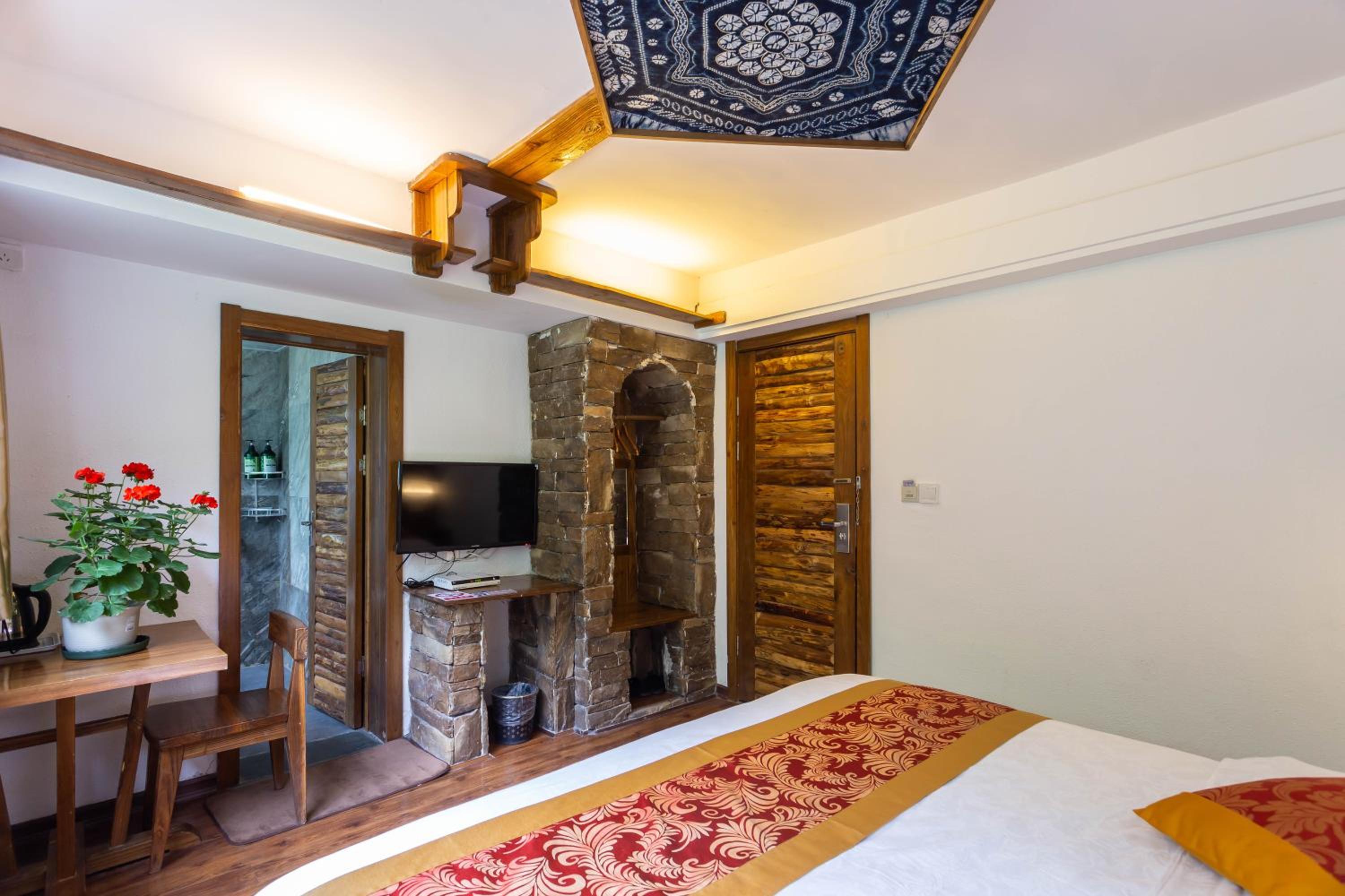 Destination Youth Hostel-Walk 5 minutes to east entrance of national park,Coffee,Book tickets,Laundry service,Experienced tour guide service
