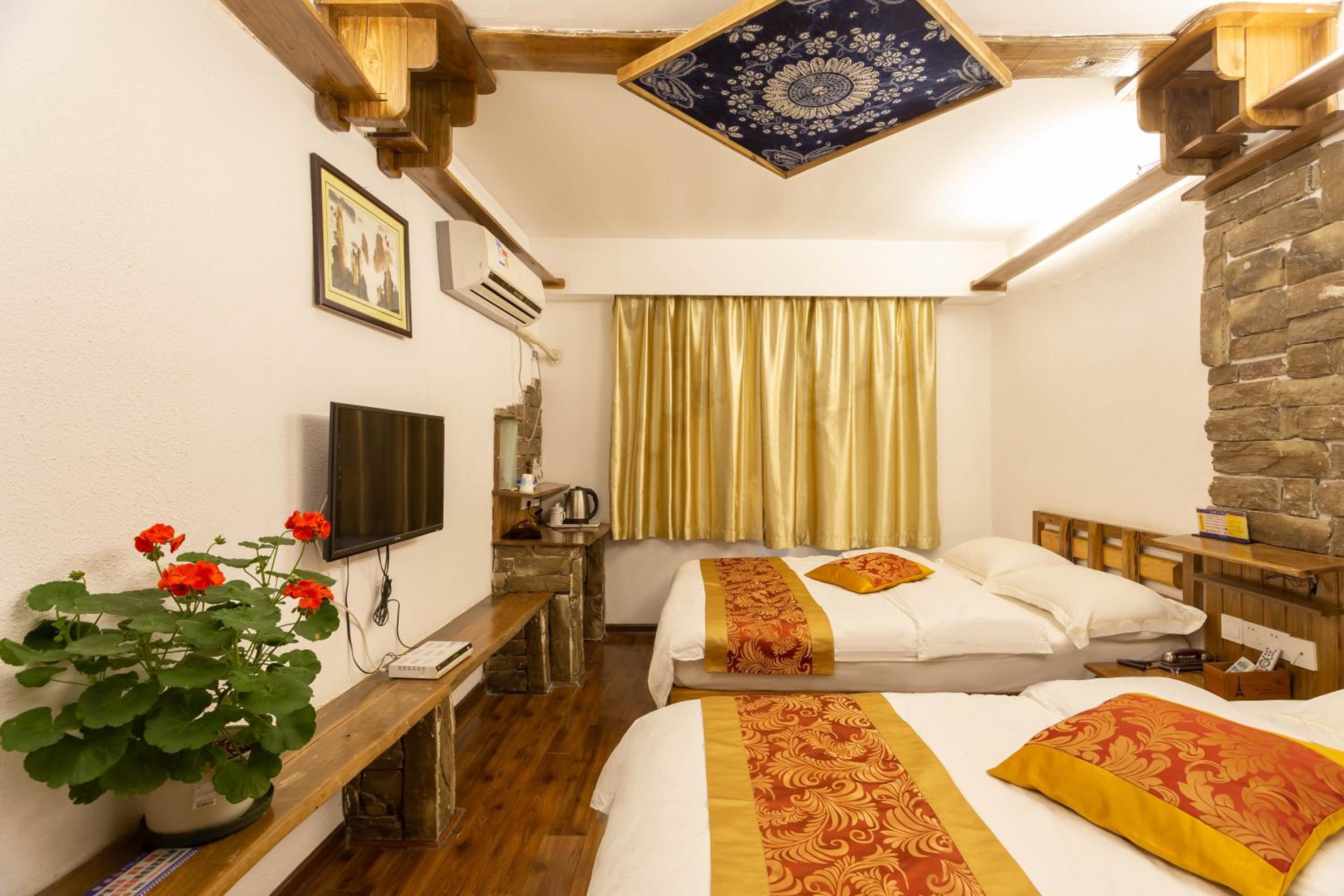 Destination Youth Hostel-Walk 5 minutes to east entrance of national park,Coffee,Book tickets,Laundry service,Experienced tour guide service