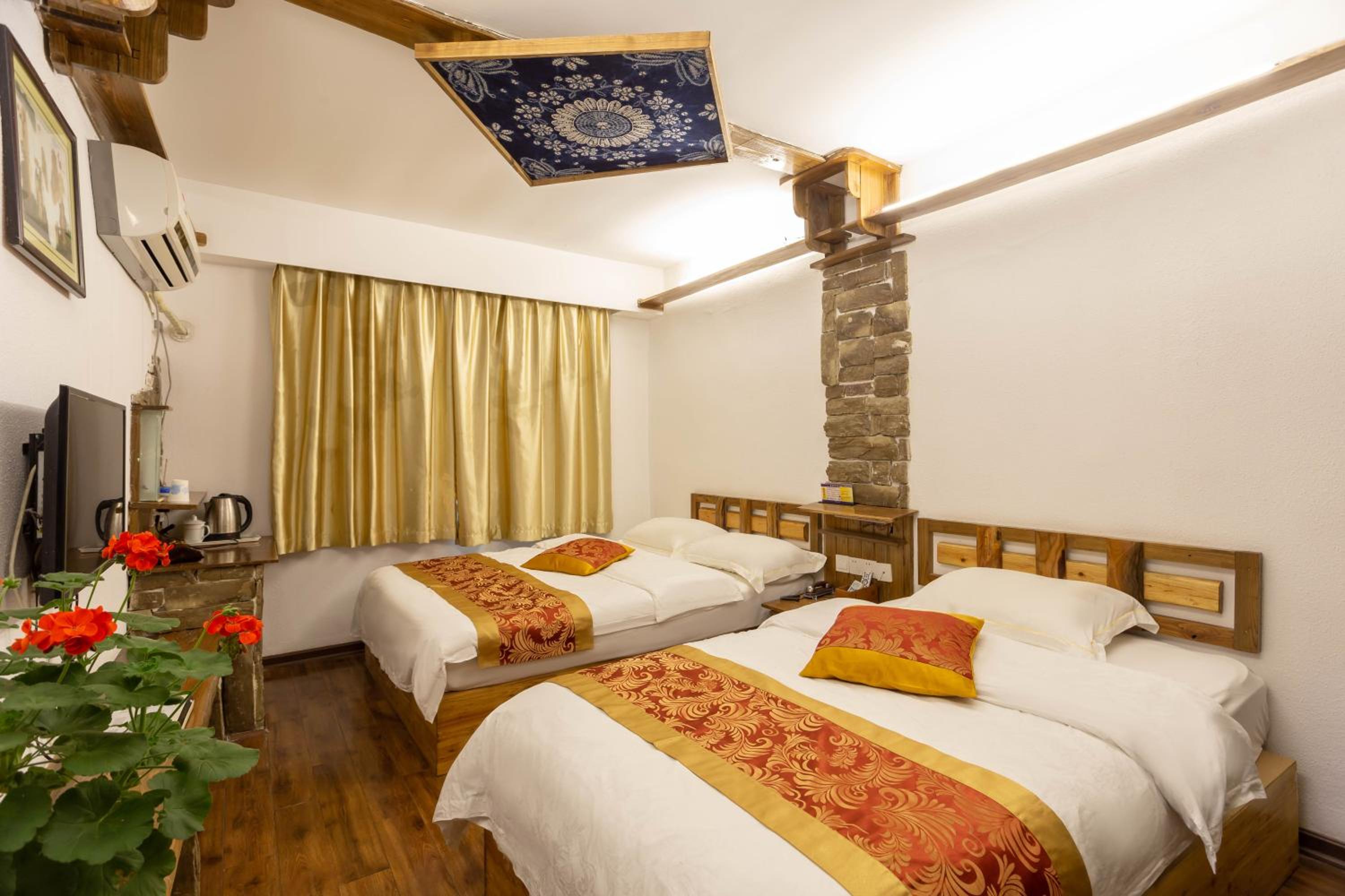 Destination Youth Hostel-Walk 5 minutes to east entrance of national park,Coffee,Book tickets,Laundry service,Experienced tour guide service