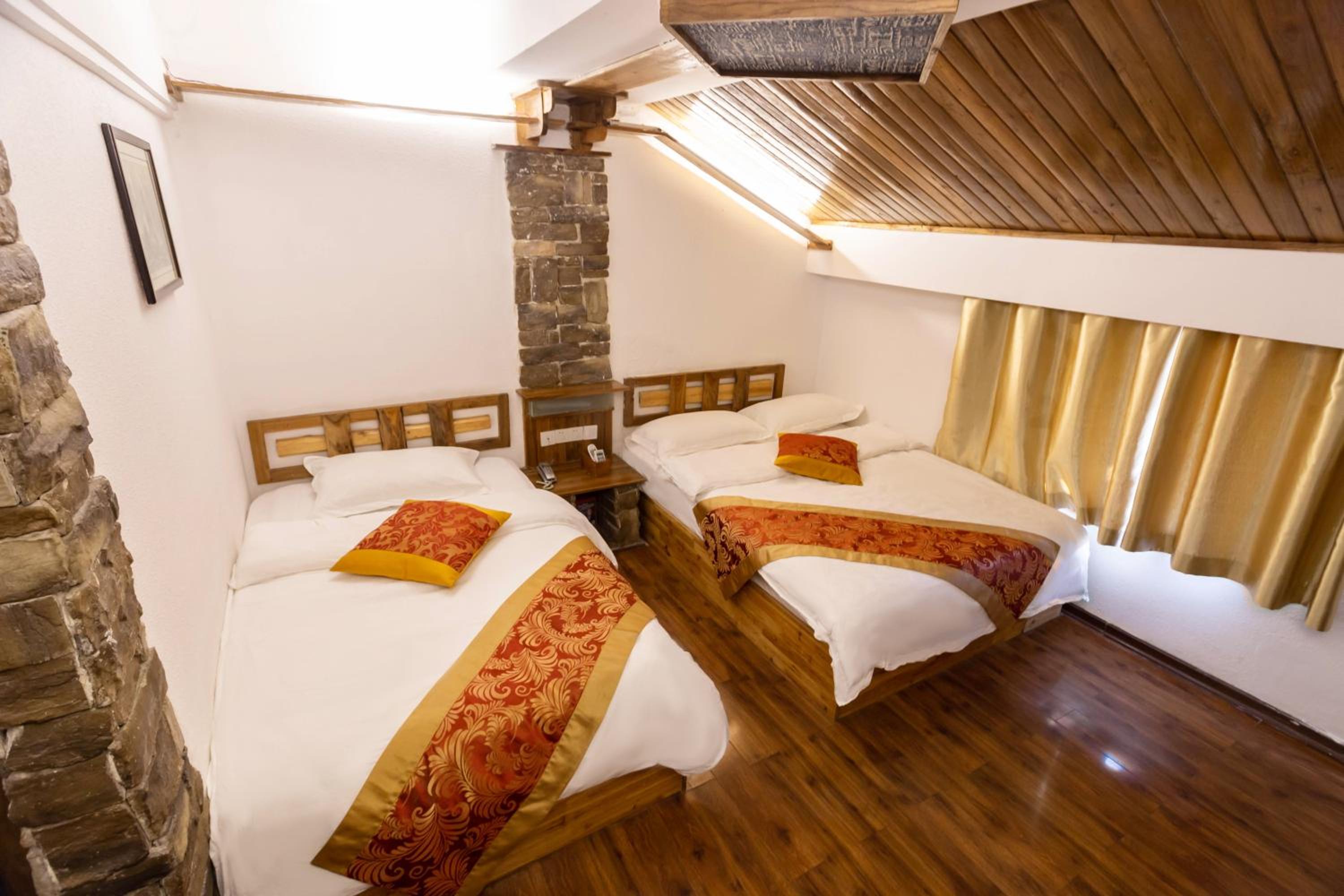 Destination Youth Hostel-Walk 5 minutes to east entrance of national park,Coffee,Book tickets,Laundry service,Experienced tour guide service