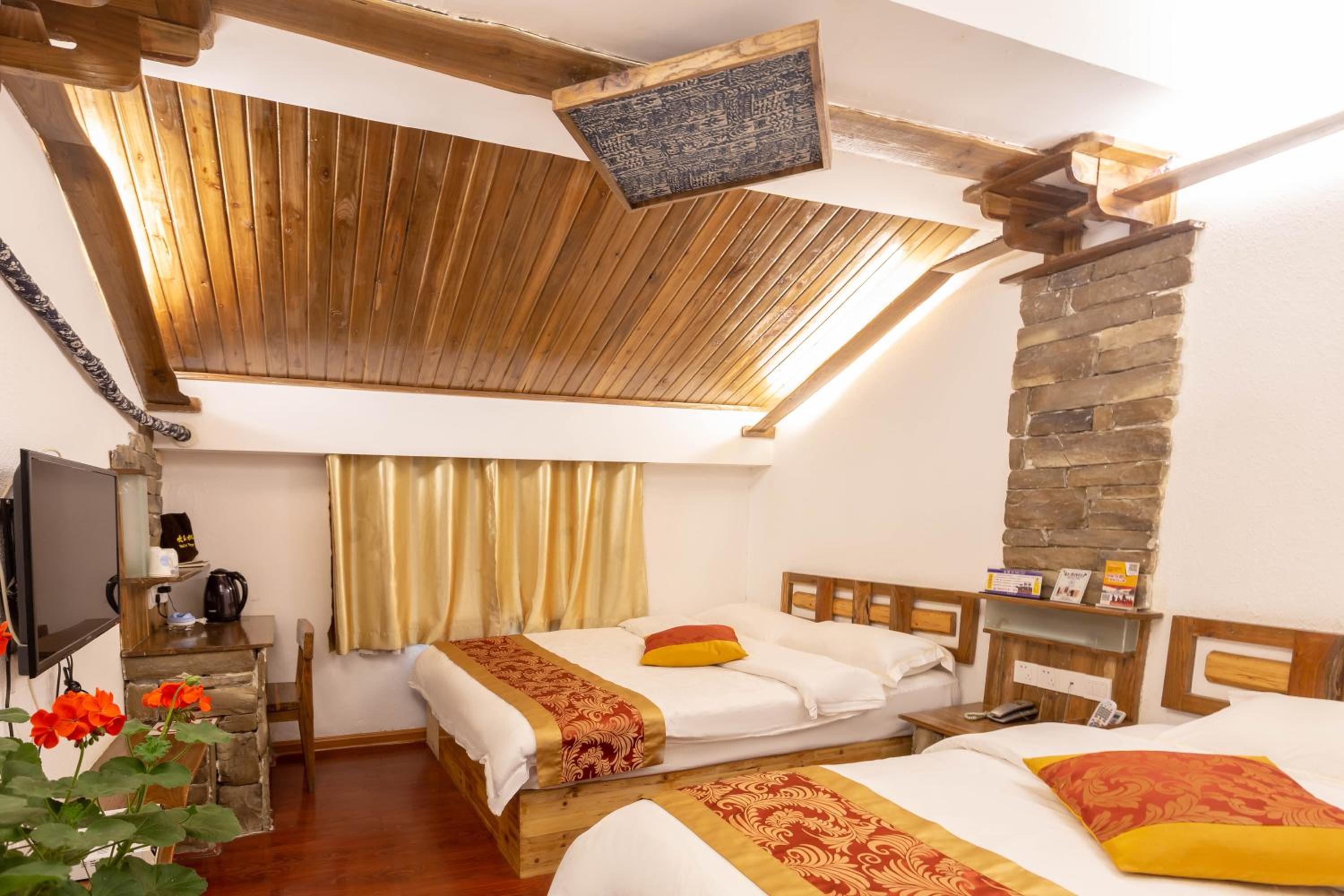 Destination Youth Hostel-Walk 5 minutes to east entrance of national park,Coffee,Book tickets,Laundry service,Experienced tour guide service