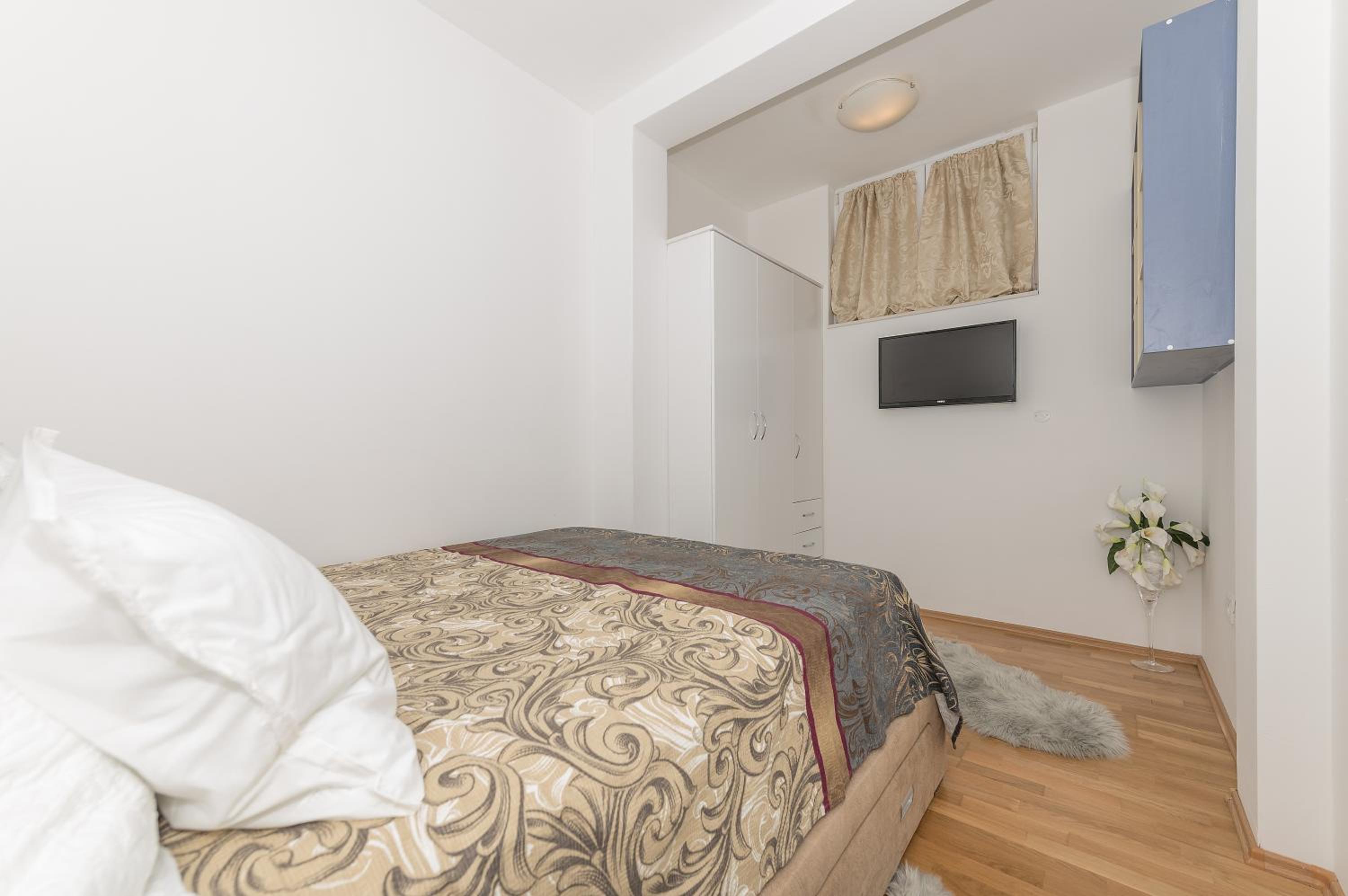 Long Apartment